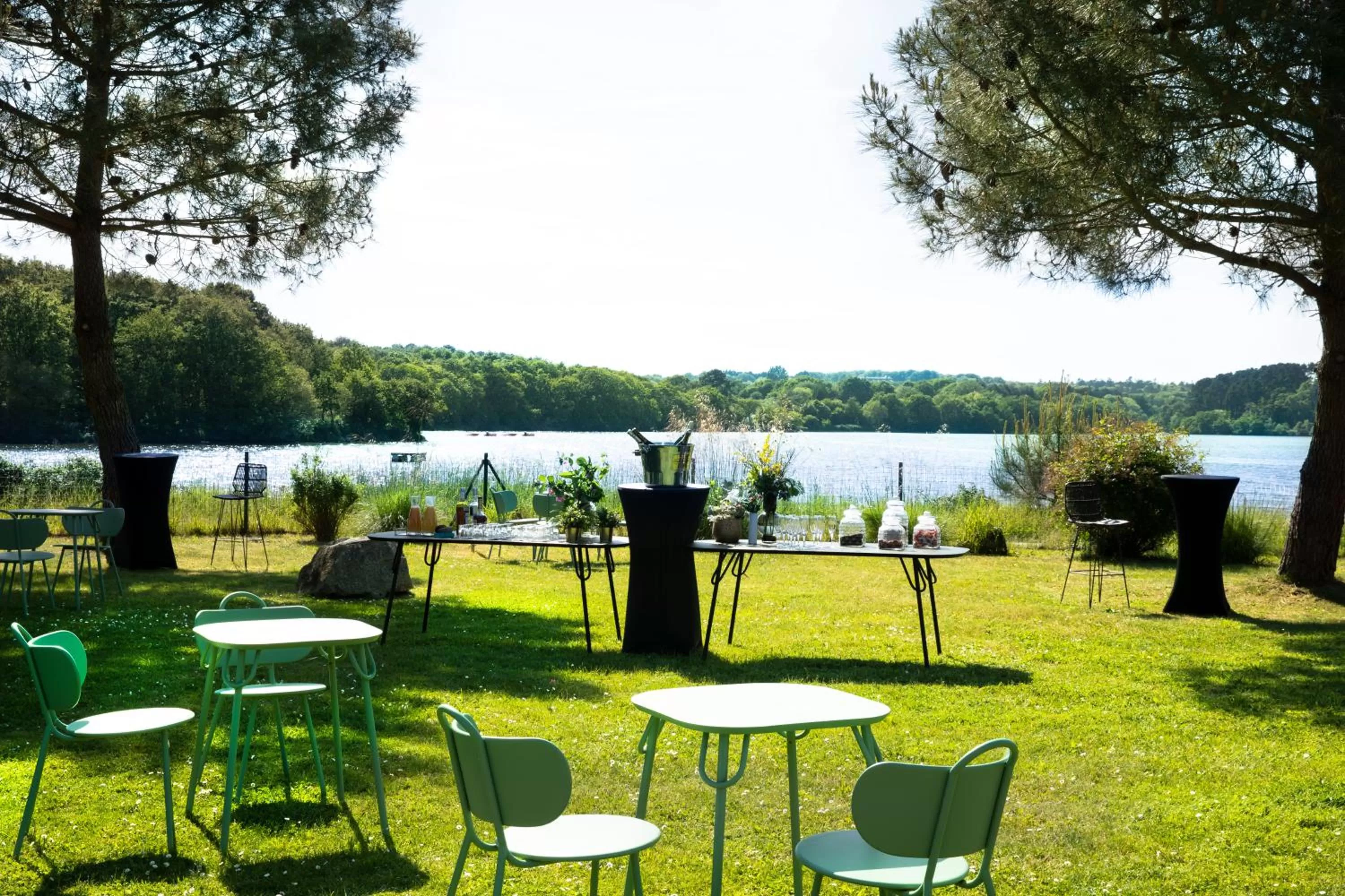 Patio in Best Western Plus Hotel les Rives du Ter