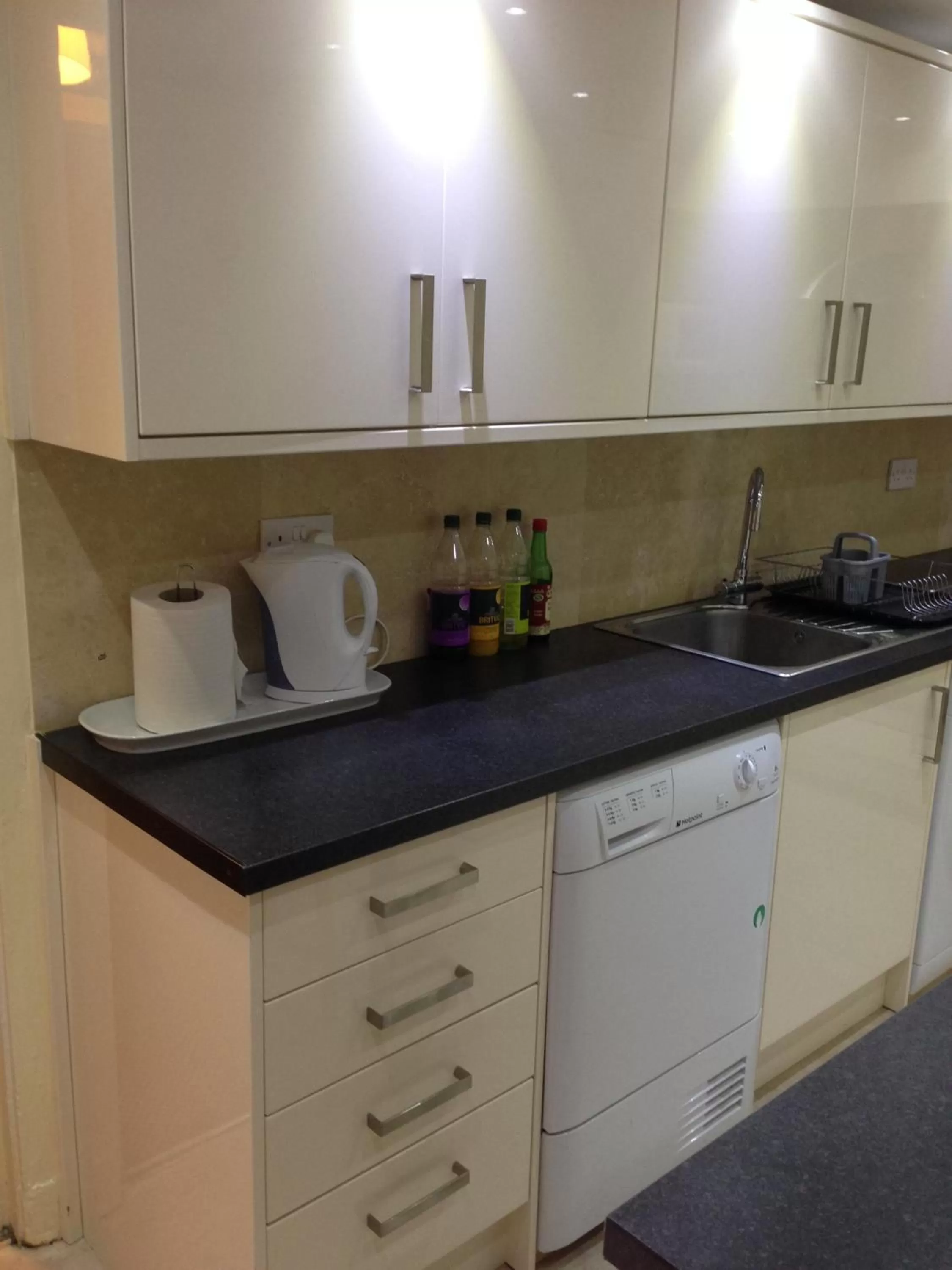 Communal kitchen in Hour Glass Hotel