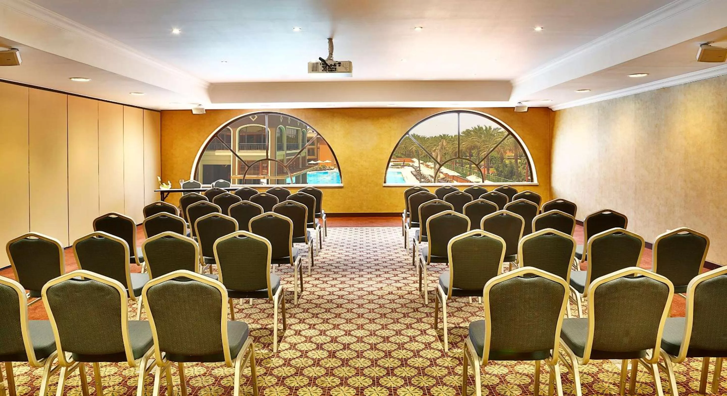 Meeting/conference room in Hilton Alexandria King's Ranch Hotel