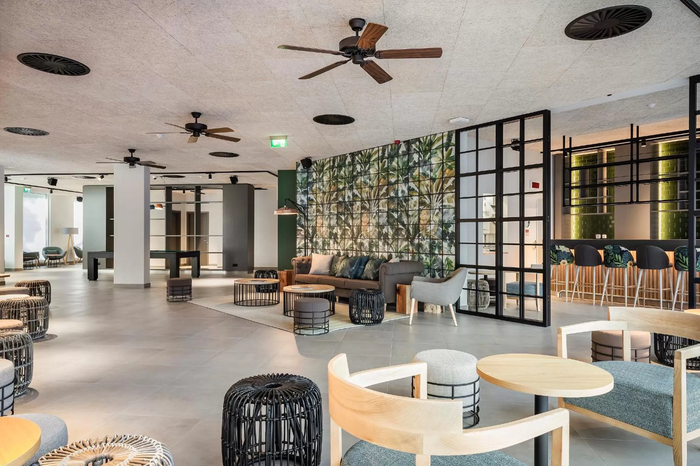 Lounge or bar in The Patio Suite Hotel