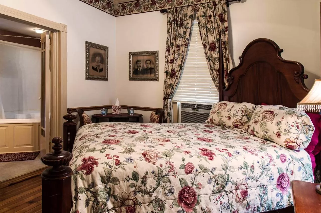 Bed in Hidden Springs Bed and Breakfast