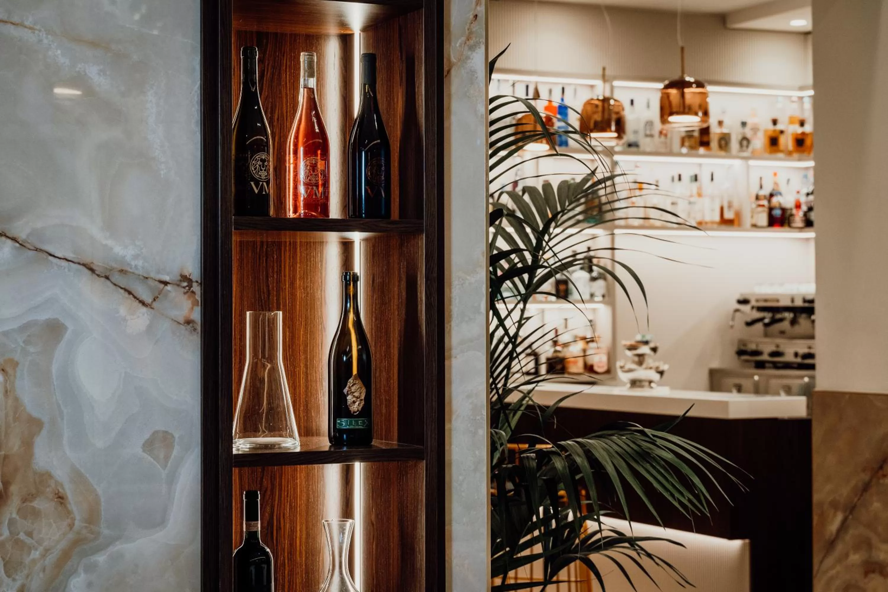 Restaurant/places to eat in Hotel Falli