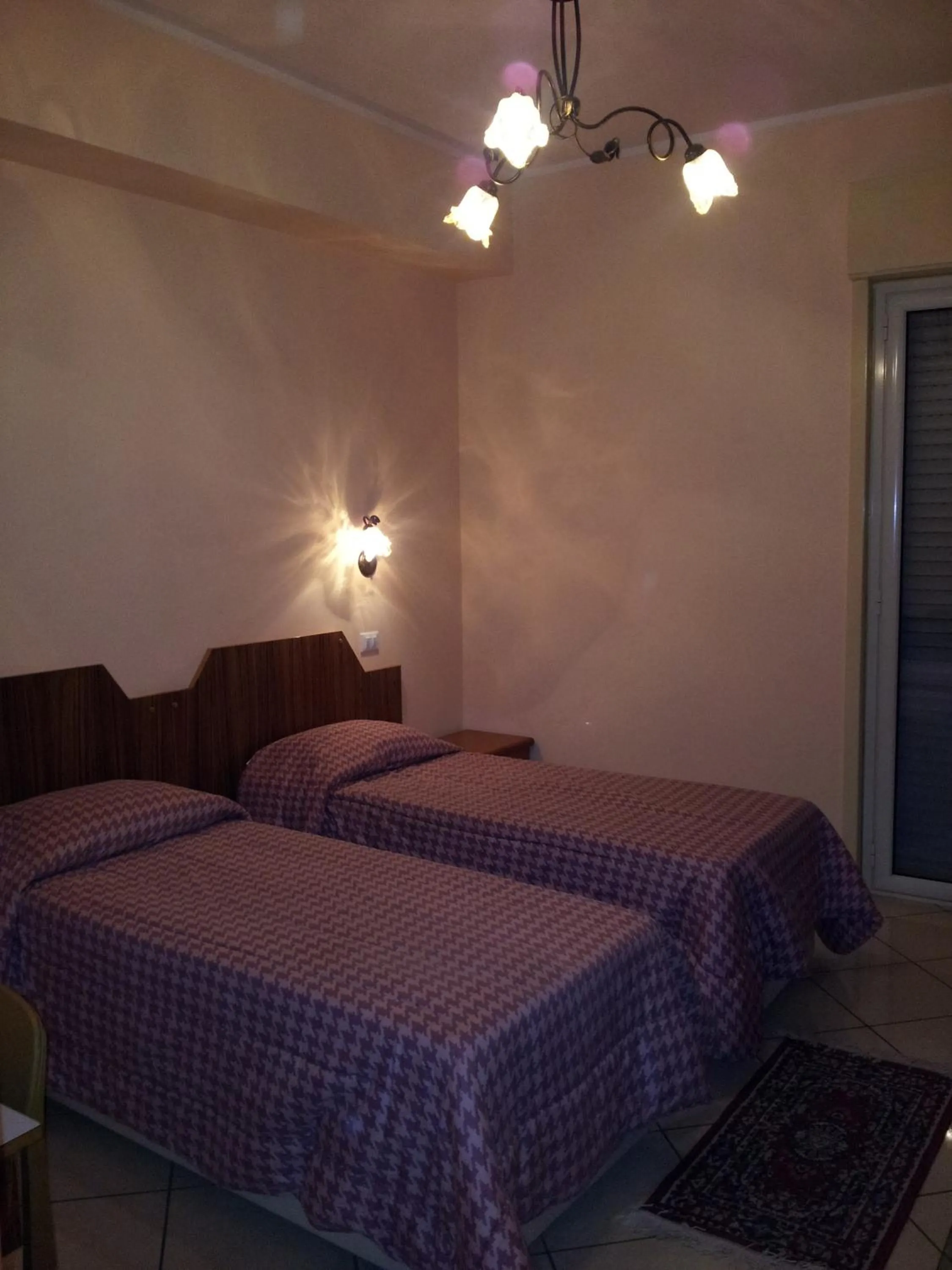 Bedroom in George Hotel