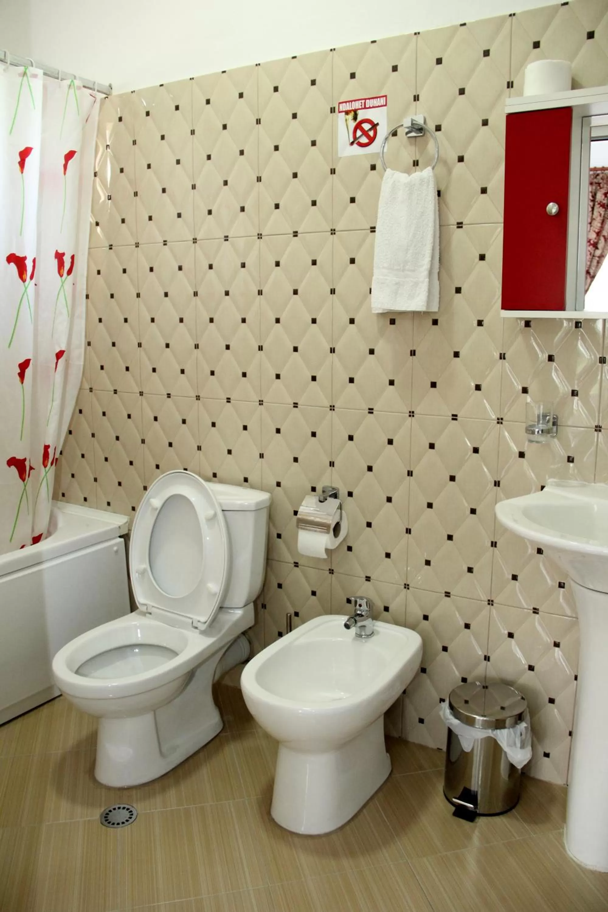 Bathroom in Hotel Italia