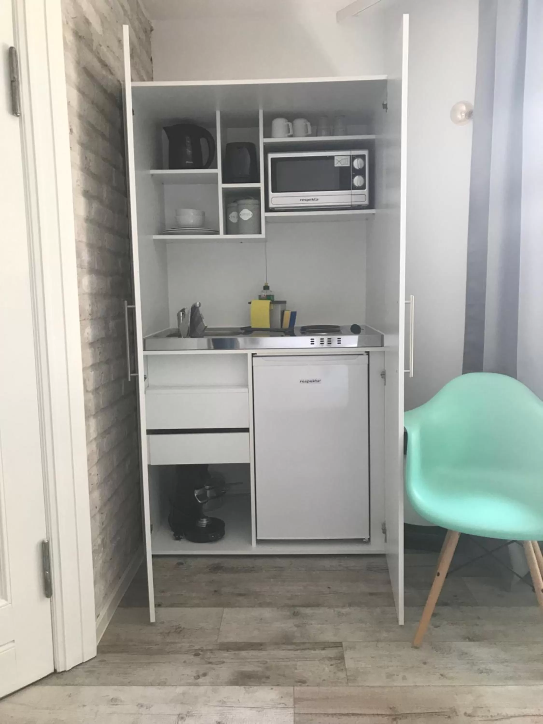 Kitchen or kitchenette in Aparthotel Walhalla Potsdam