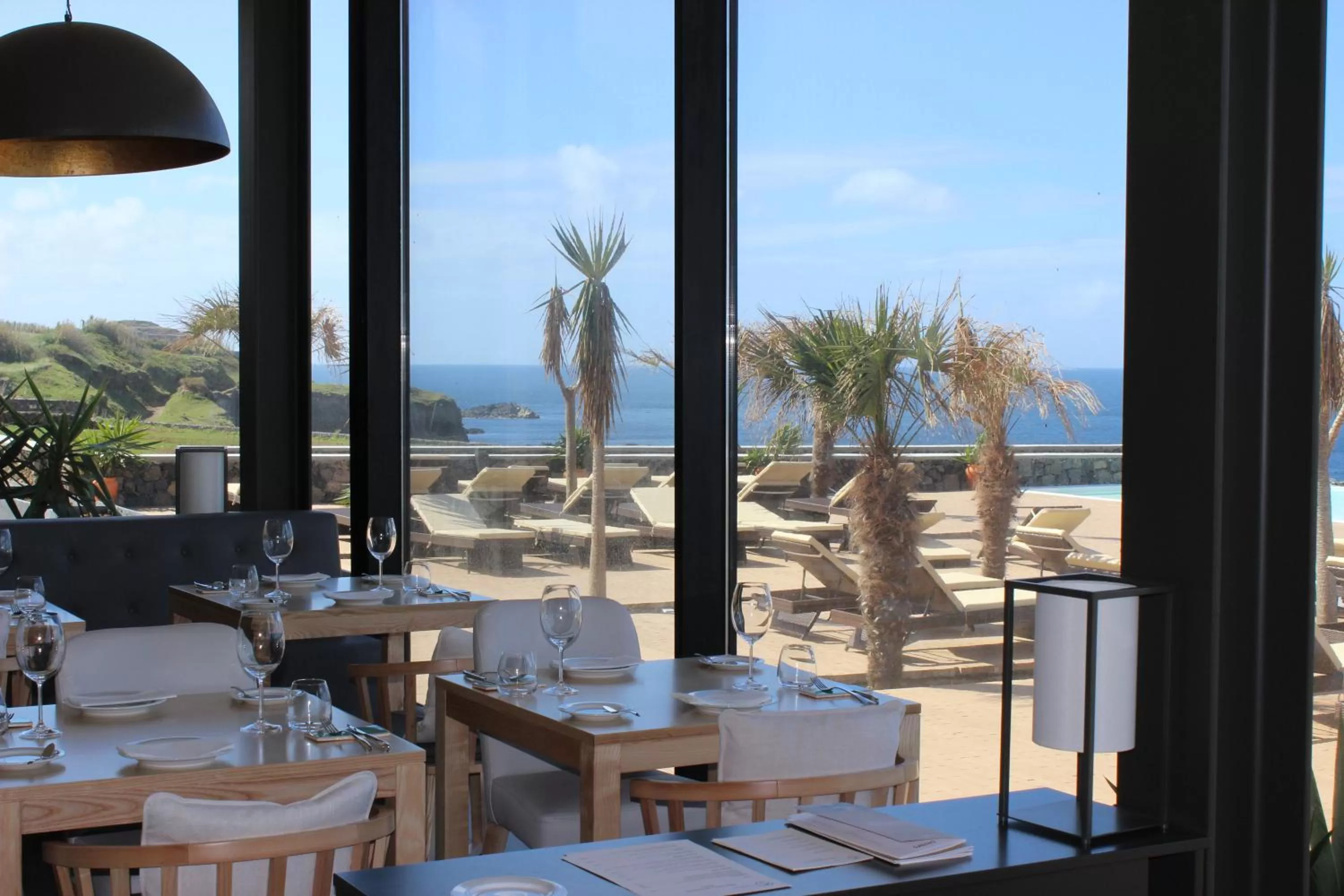 Restaurant/places to eat in Pedras do Mar Resort & Spa