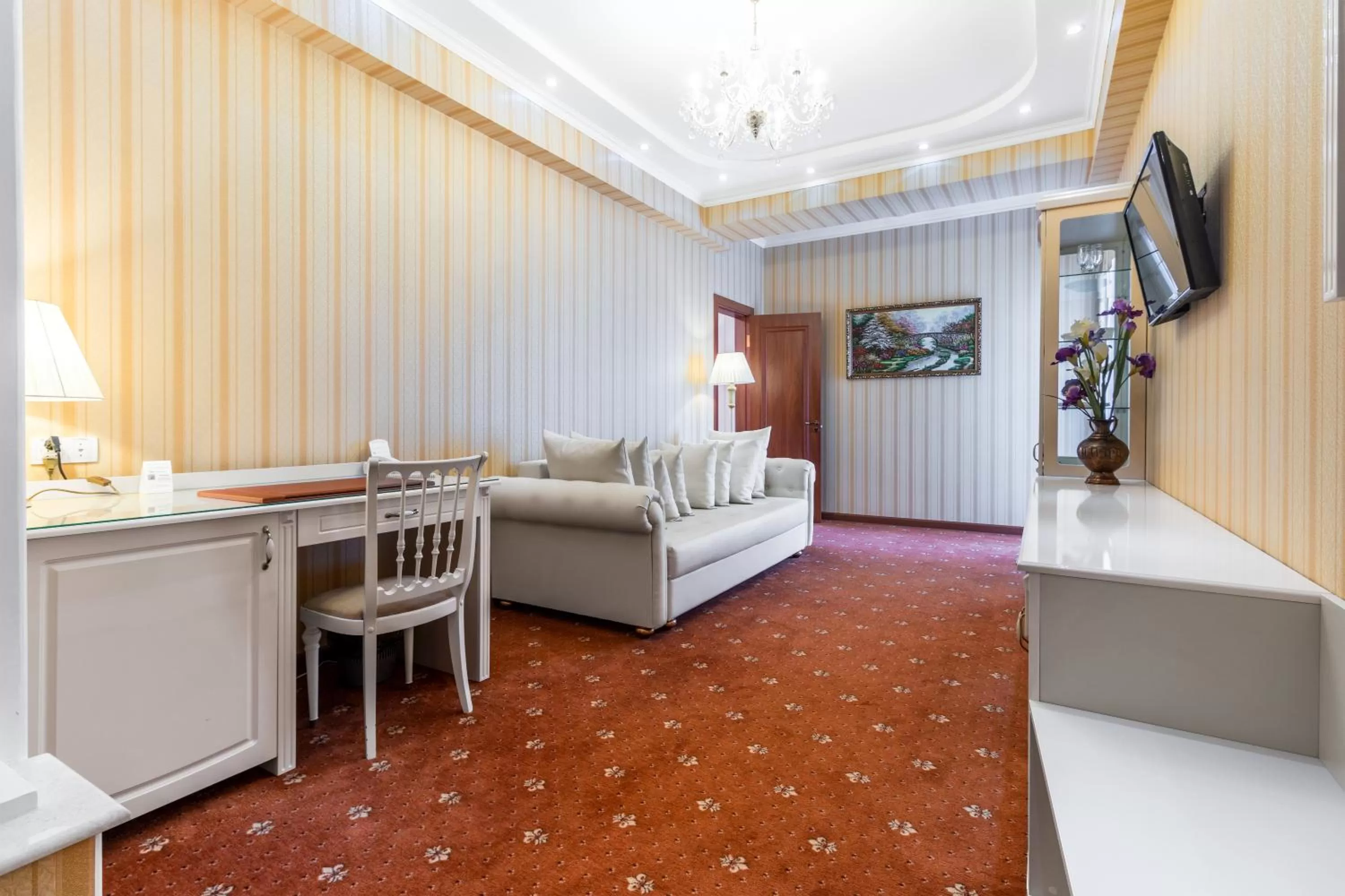 Seating area, Bed in Regency Hotel