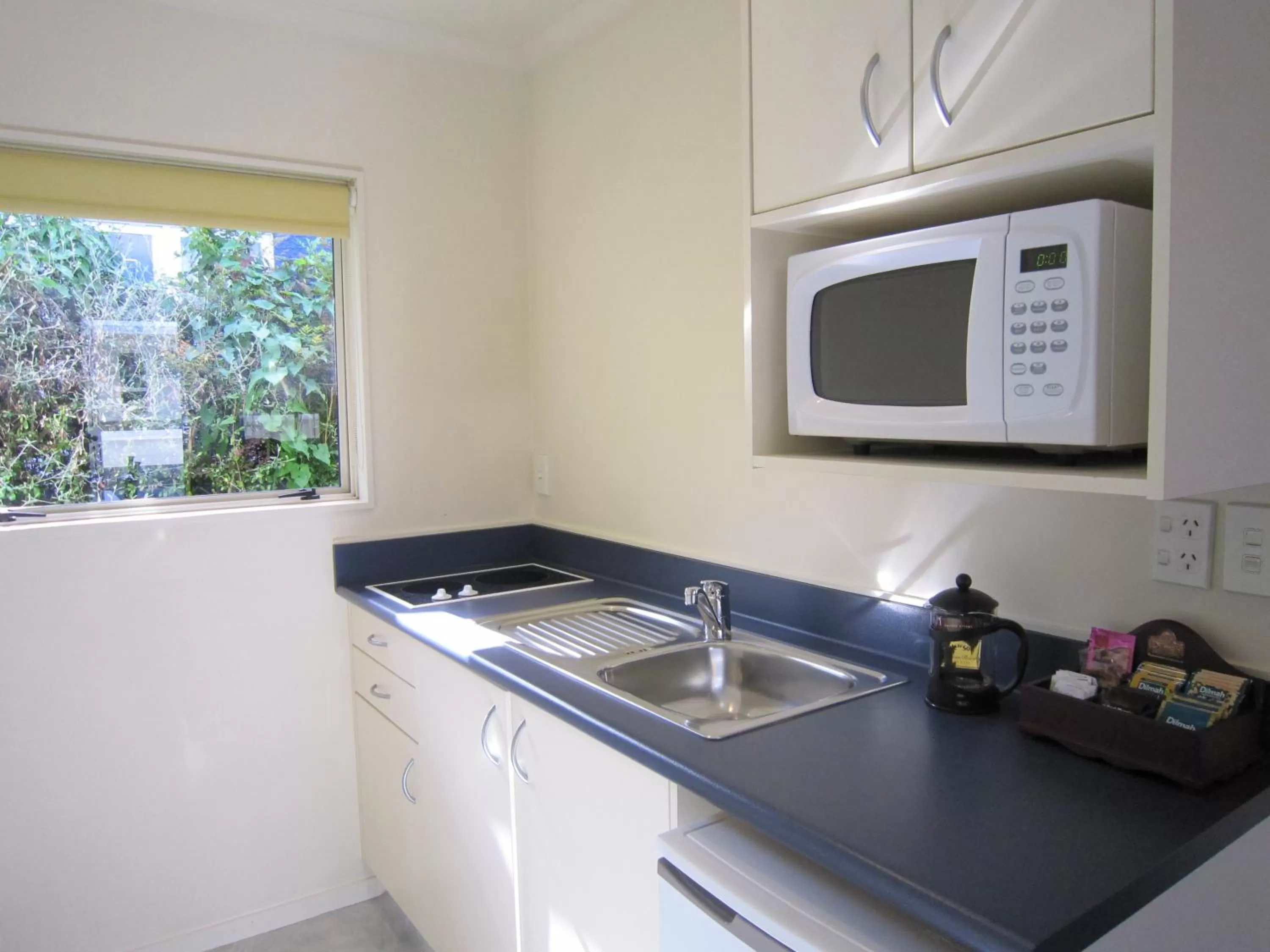 Kitchen or kitchenette in Harringtons Motor Lodge