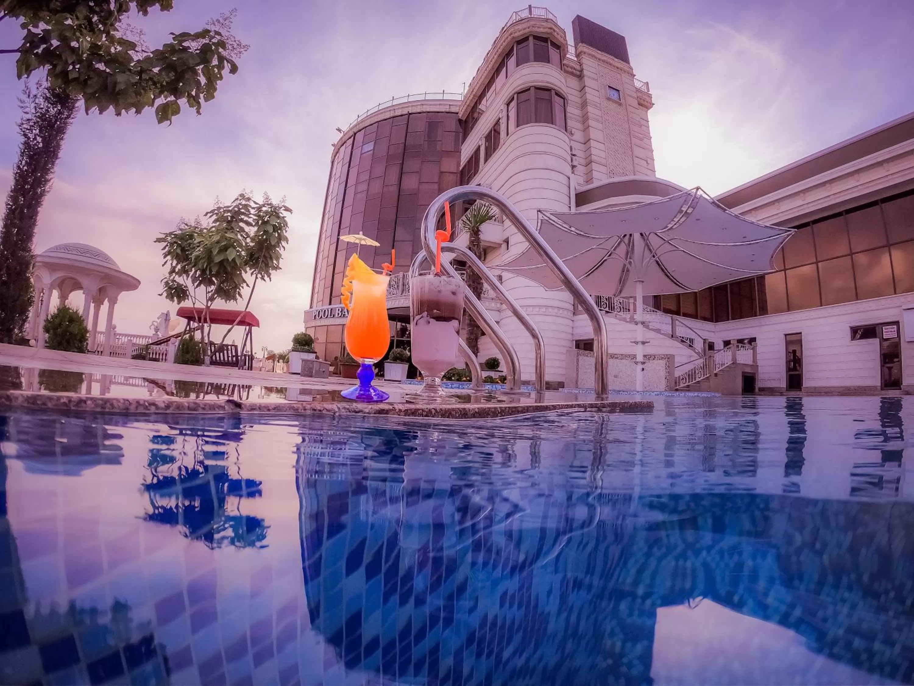 Swimming pool in Parliament Palace Hotel