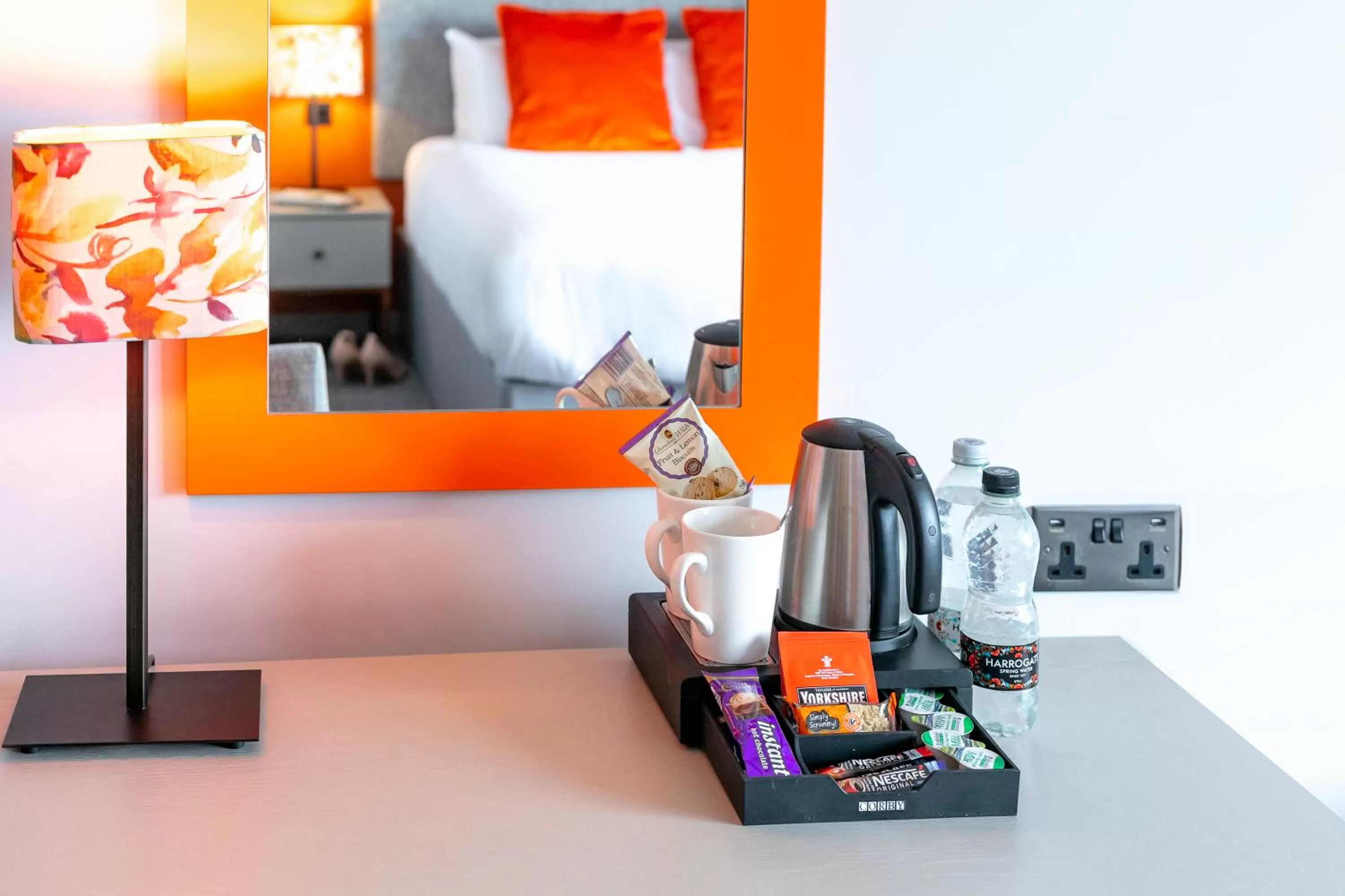 Coffee/tea facilities, Bed in Cedar Court Hotel Harrogate