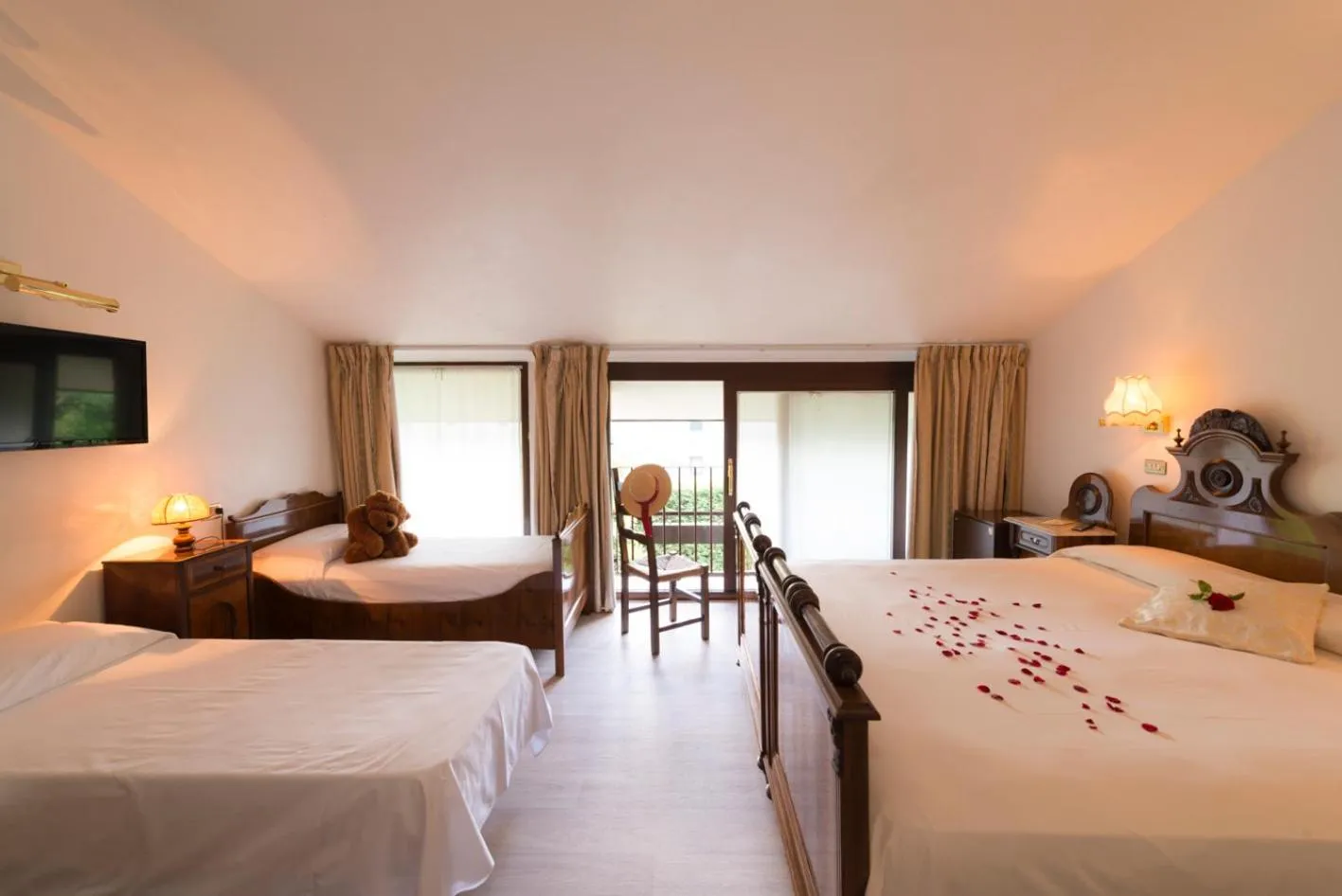 Photo of the whole room, Bed in Relais Leon d'Oro