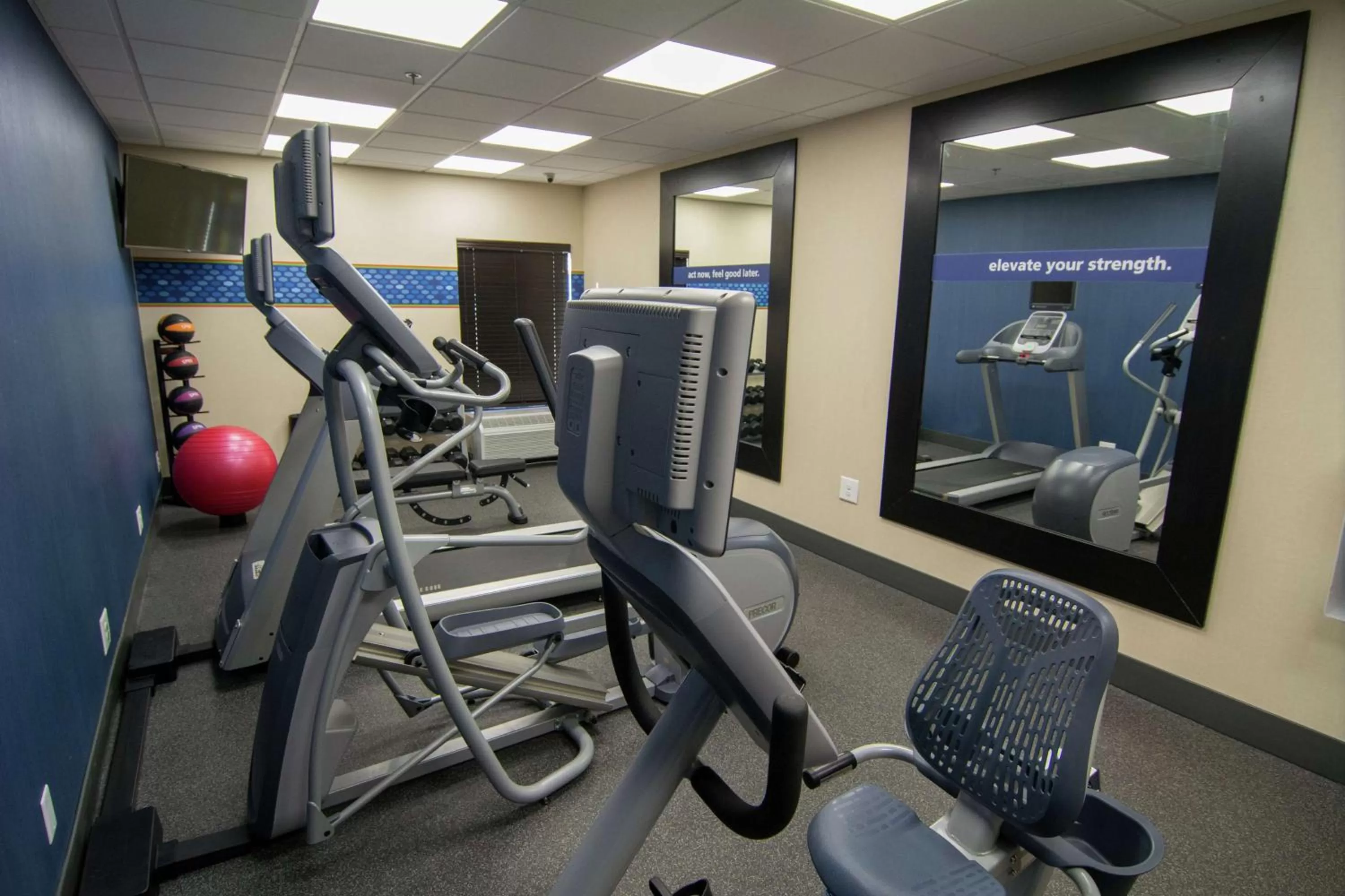 Fitness centre/facilities in Hampton Inn Summersville