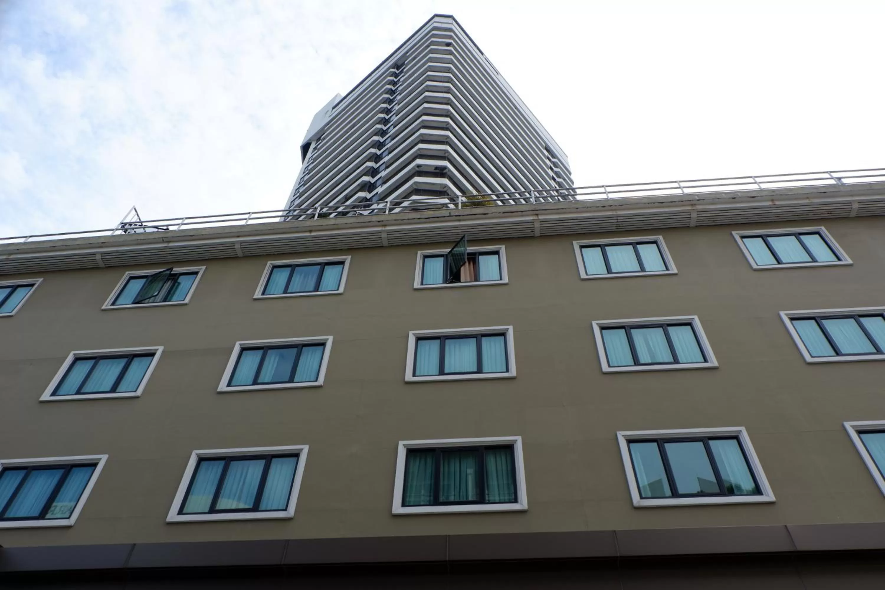 Property Building in Dynasty Inn