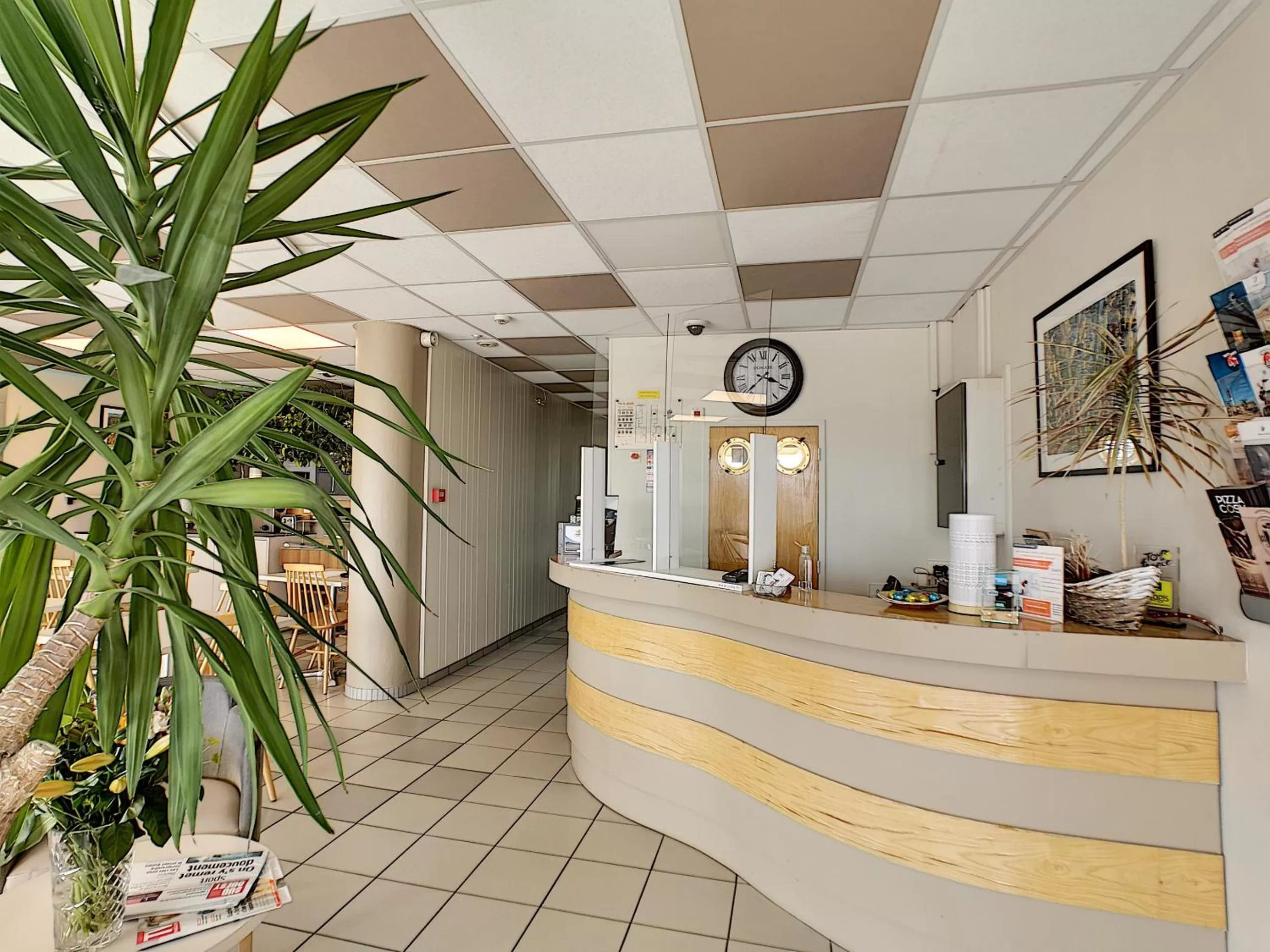 Lobby or reception in Logis Hôtel Rêve de Sable