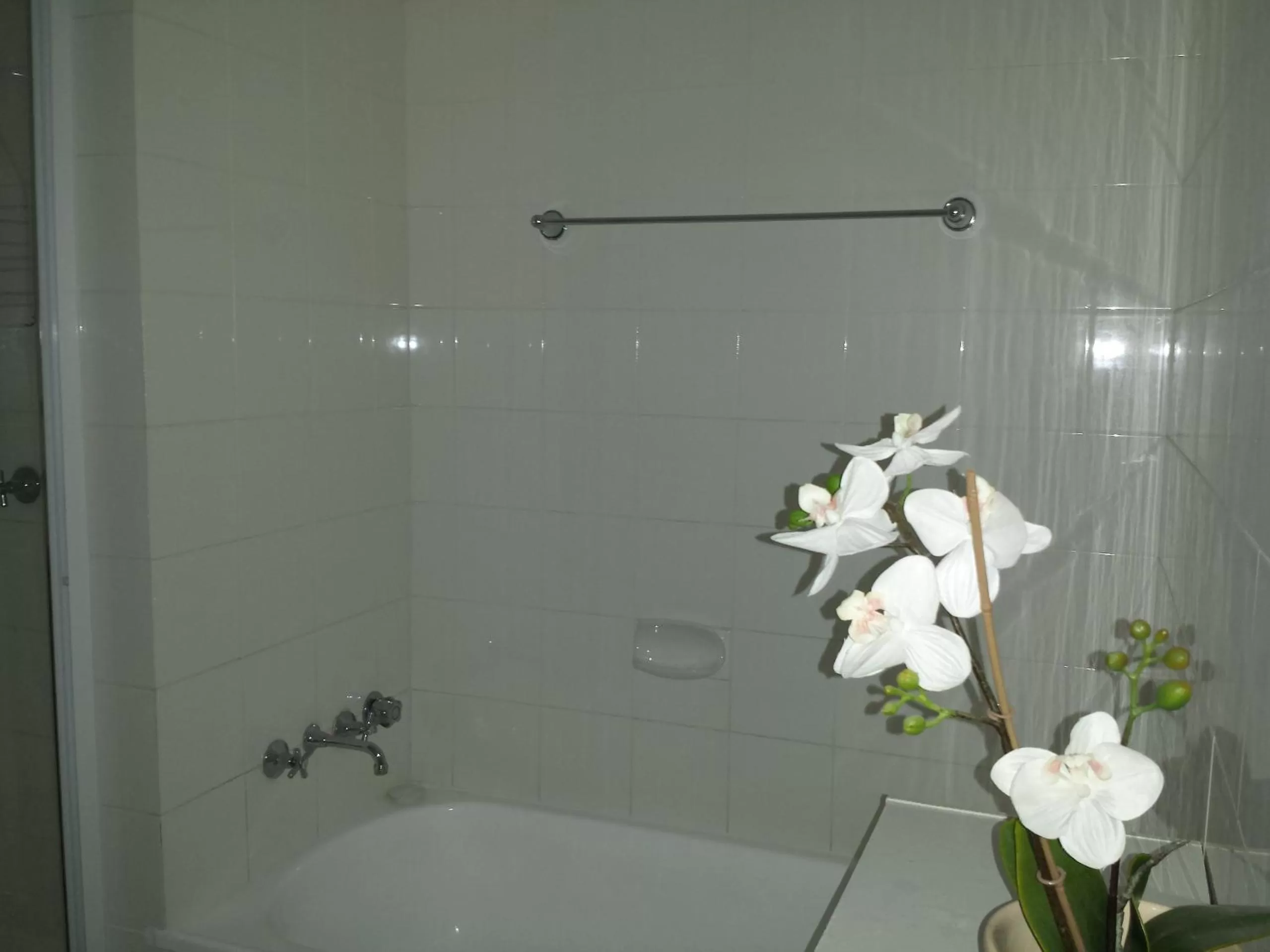 Hot Tub in Kirribilli Apartments