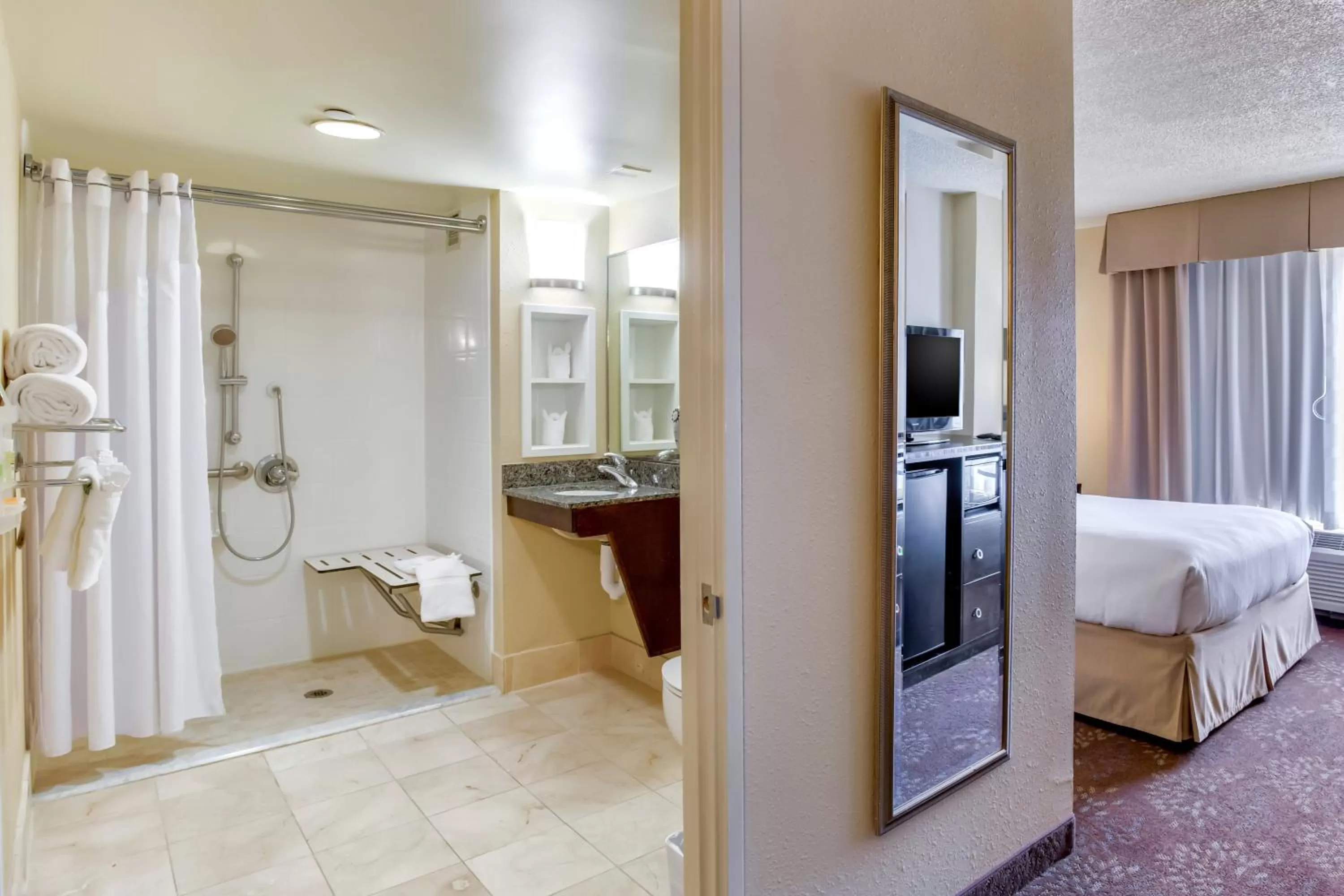 Bathroom, Bed in Holiday Inn Indianapolis North-Carmel by IHG