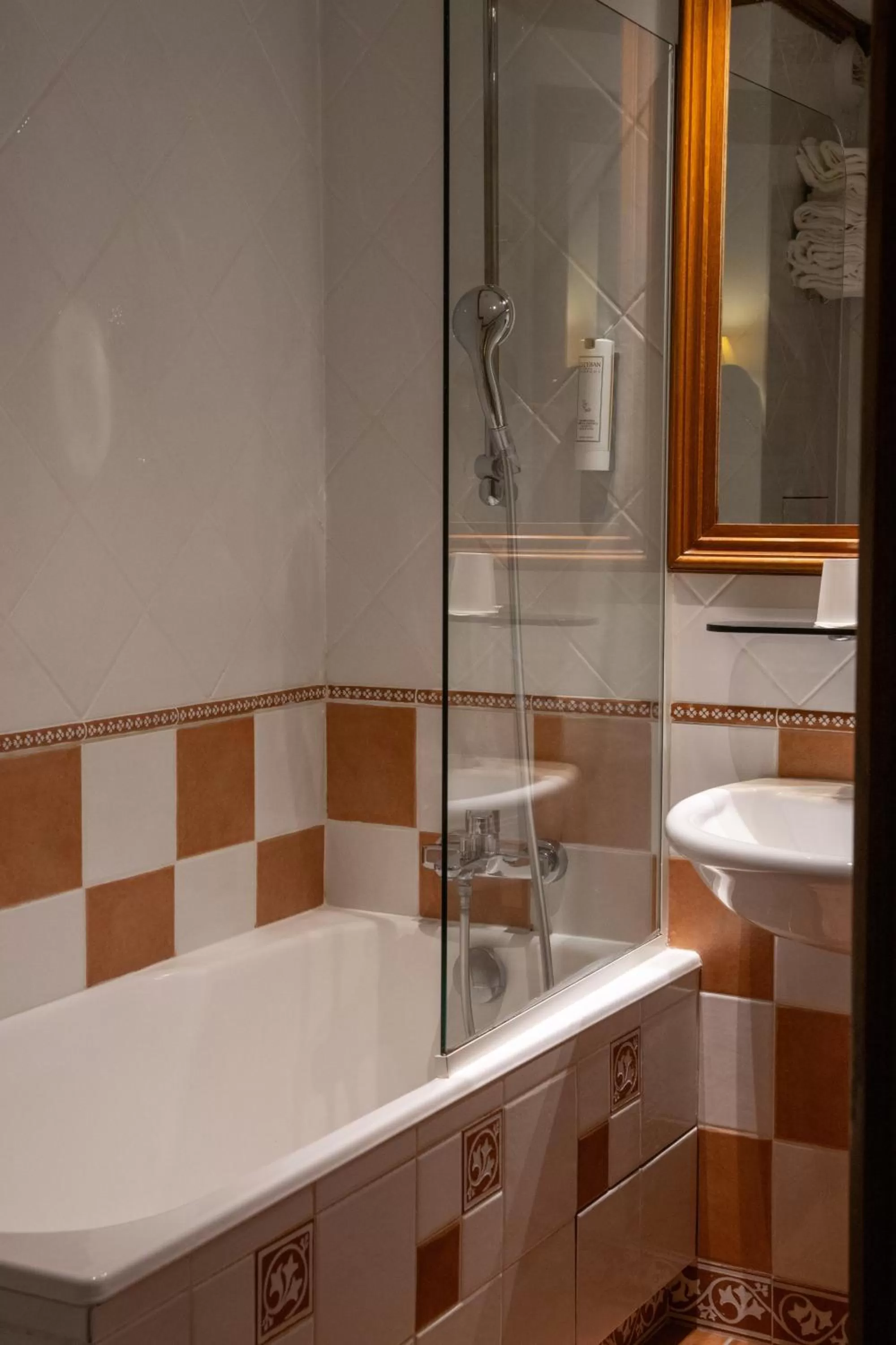 Bathroom in Hotel de Fleurie - Saint-Germain-des-Pres