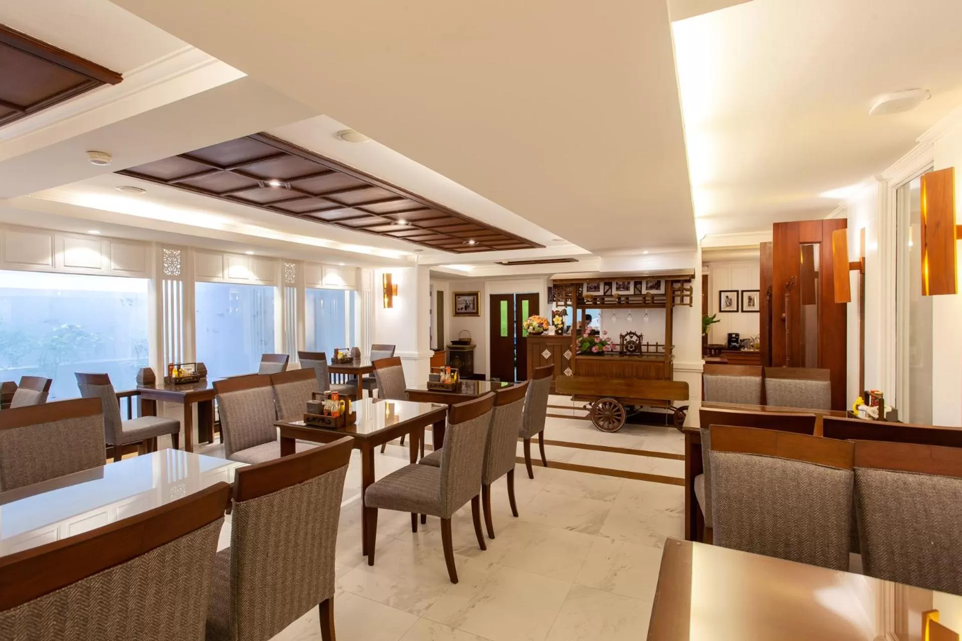 Restaurant/places to eat in Viangbua Mansion