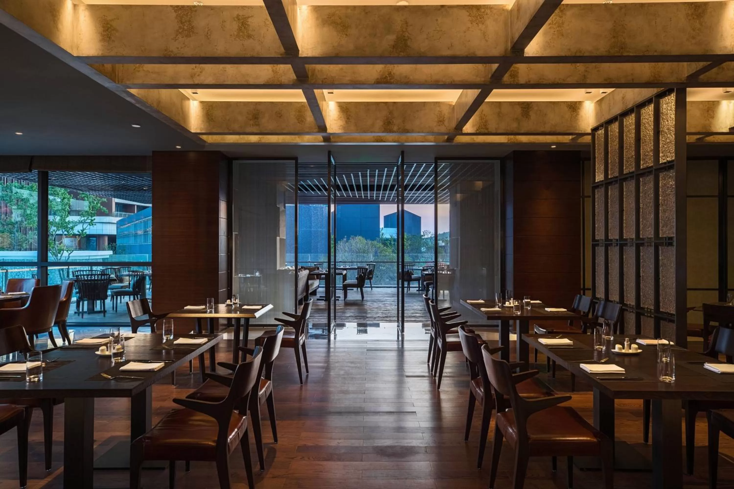 Lounge or bar in Suzhou Marriott Hotel Taihu Lake