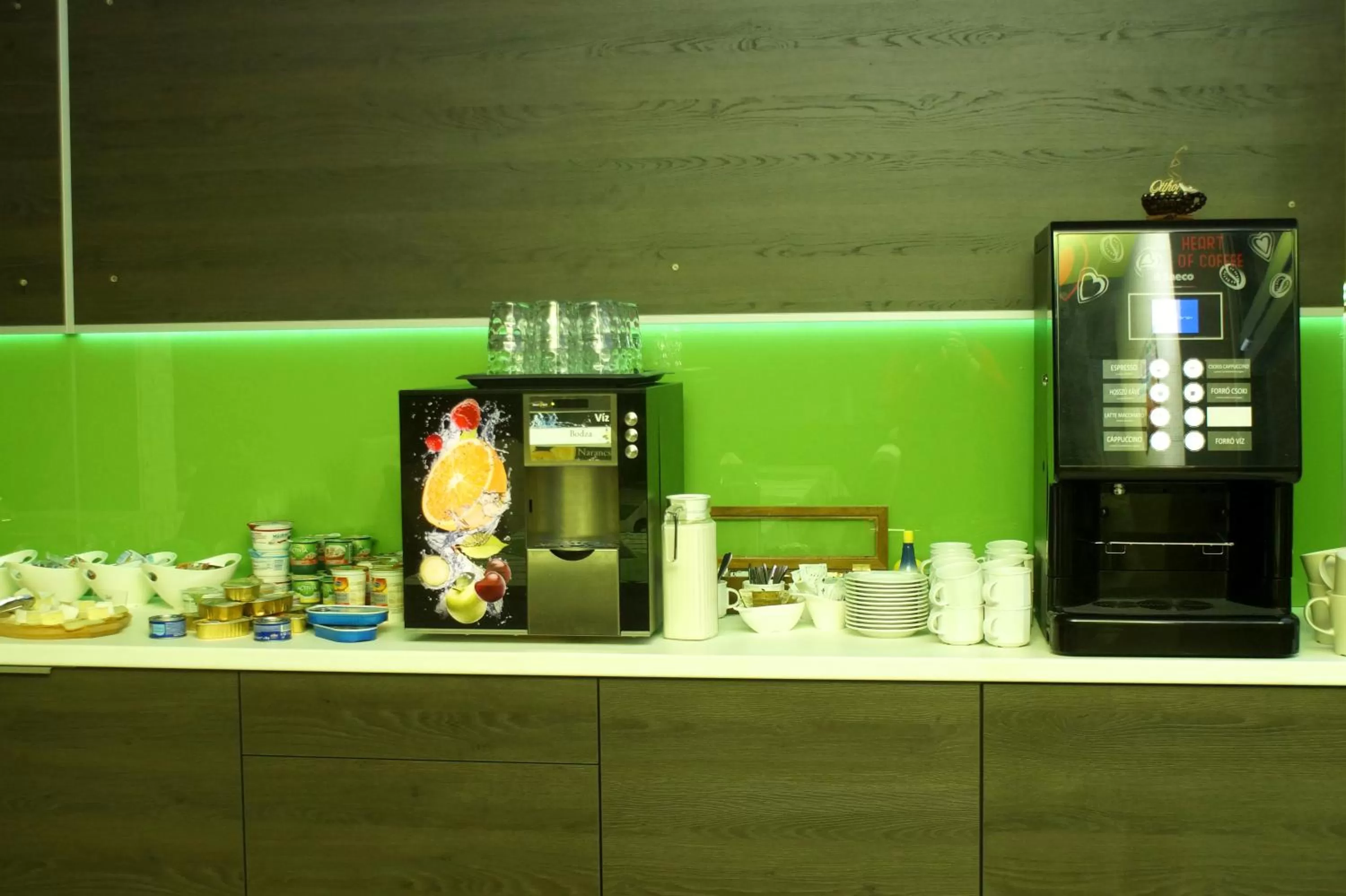 Restaurant/places to eat in Fitromax Sportpanzió Ajka