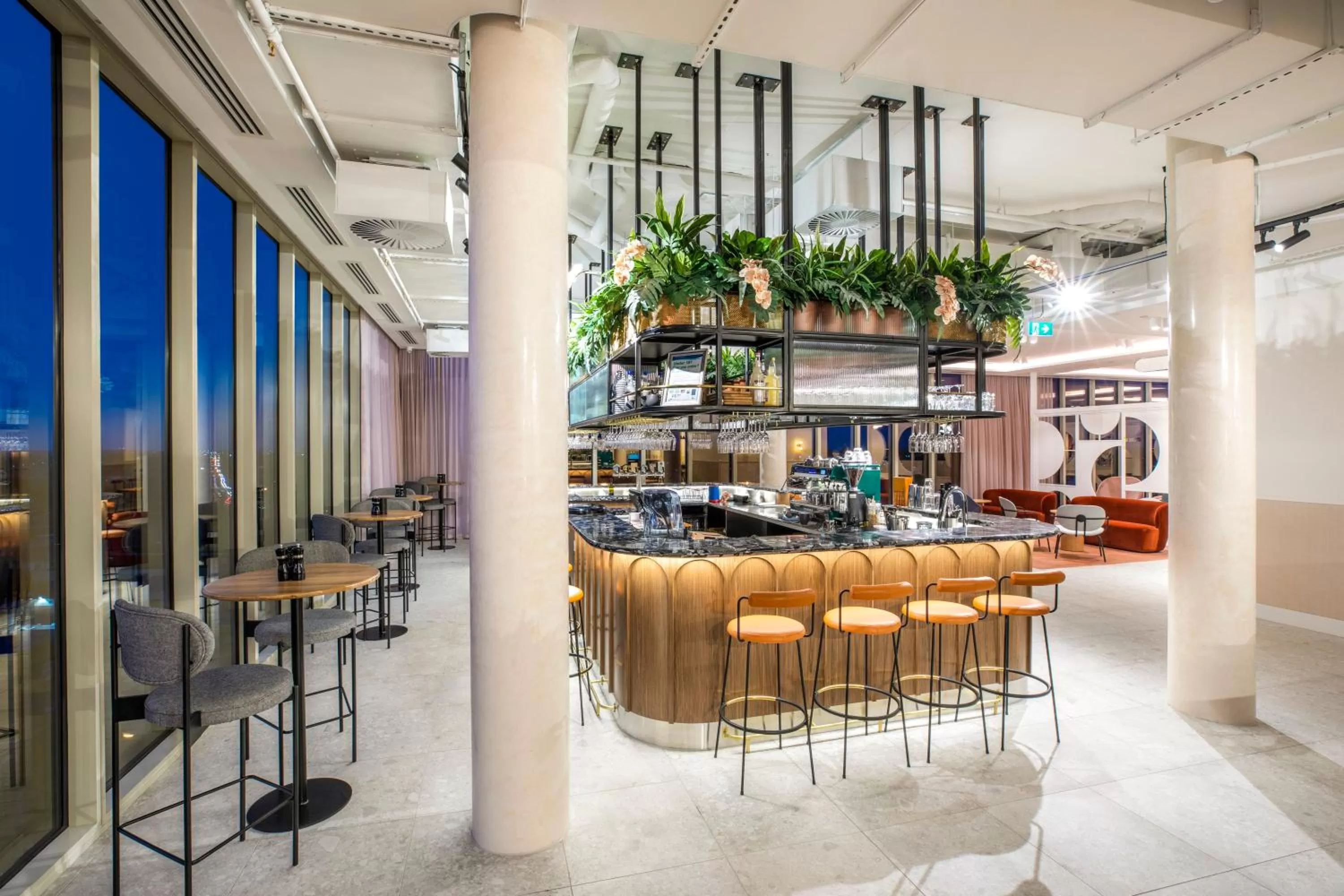 Lounge or bar in Holiday Inn Werribee by IHG