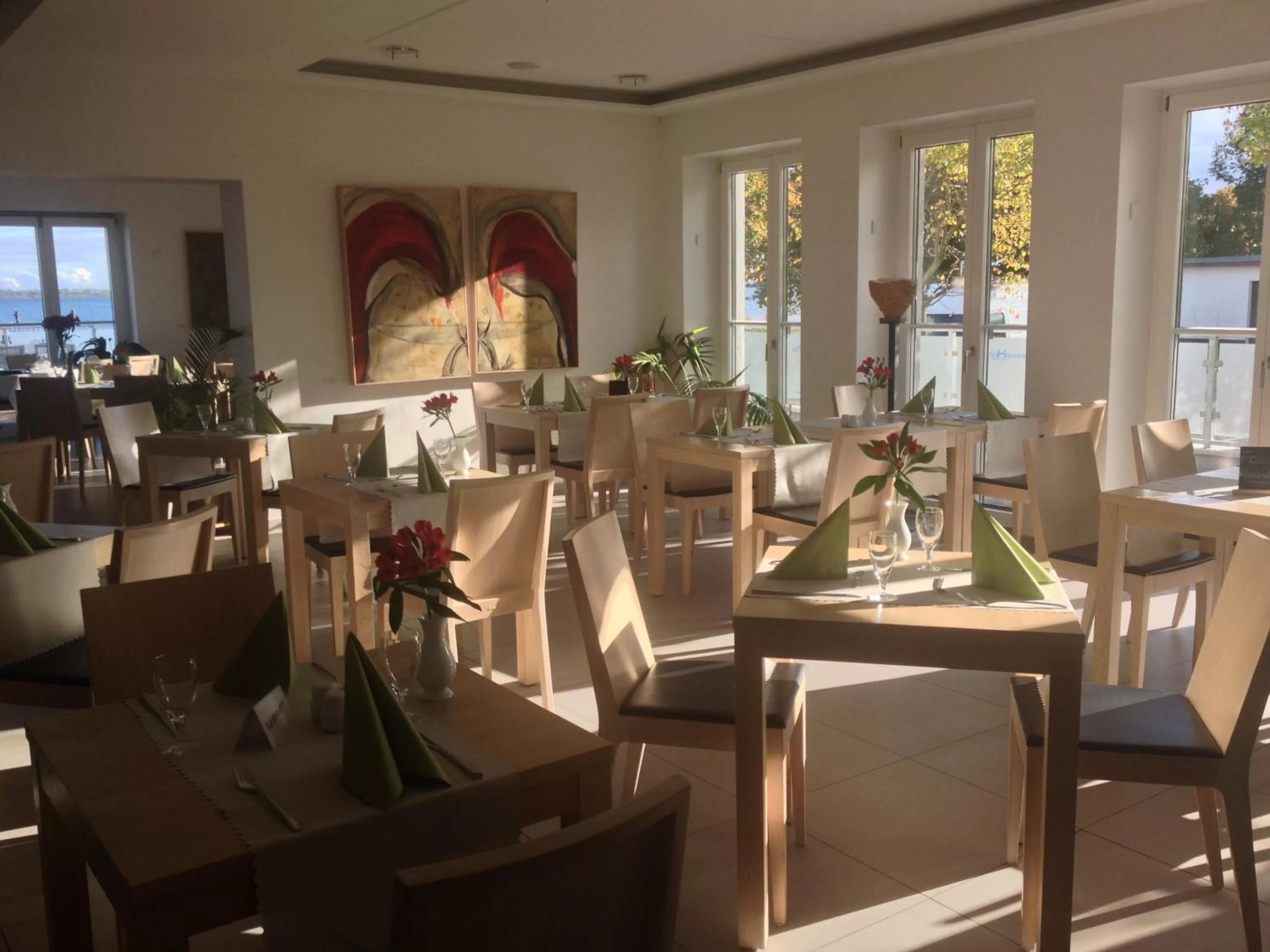 Restaurant/Places to Eat in Strandhotel Dranske