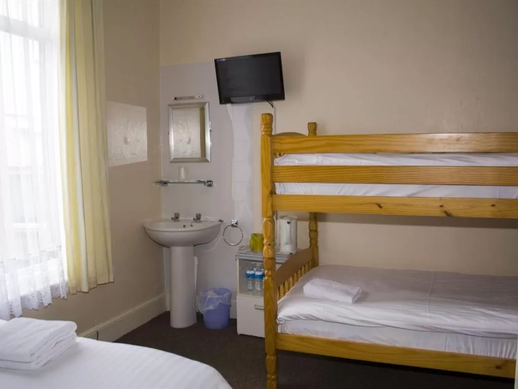 Bedroom, Bunk Bed in The Trevross