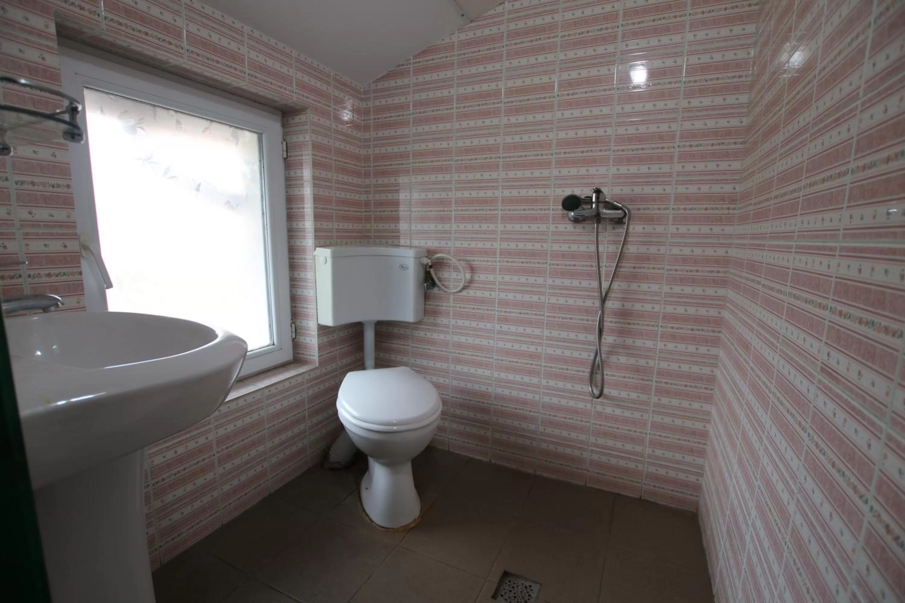 Bathroom in B&B Duo Caffe Baneasa