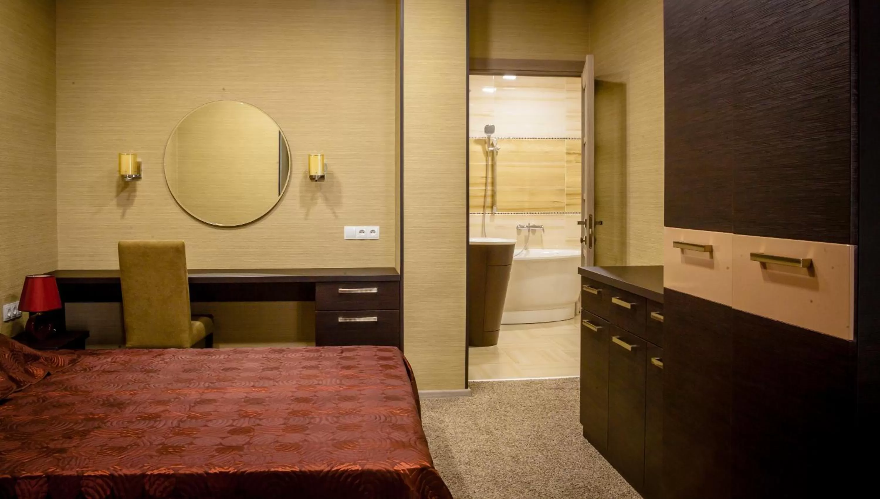 Photo of the whole room, Bathroom in Elite Hotel