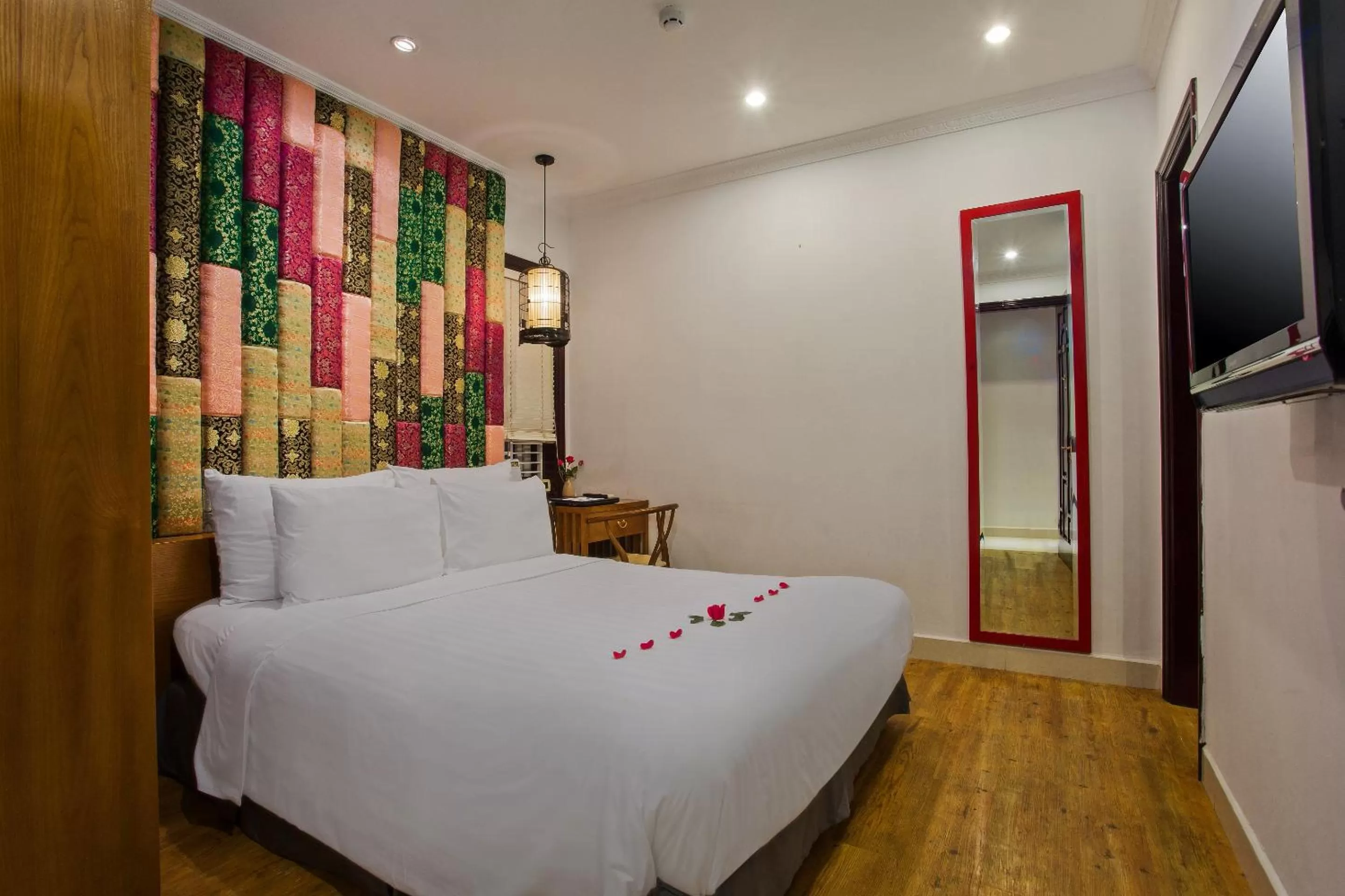 Photo of the whole room, Bed in Hanoi Media Hotel & Spa