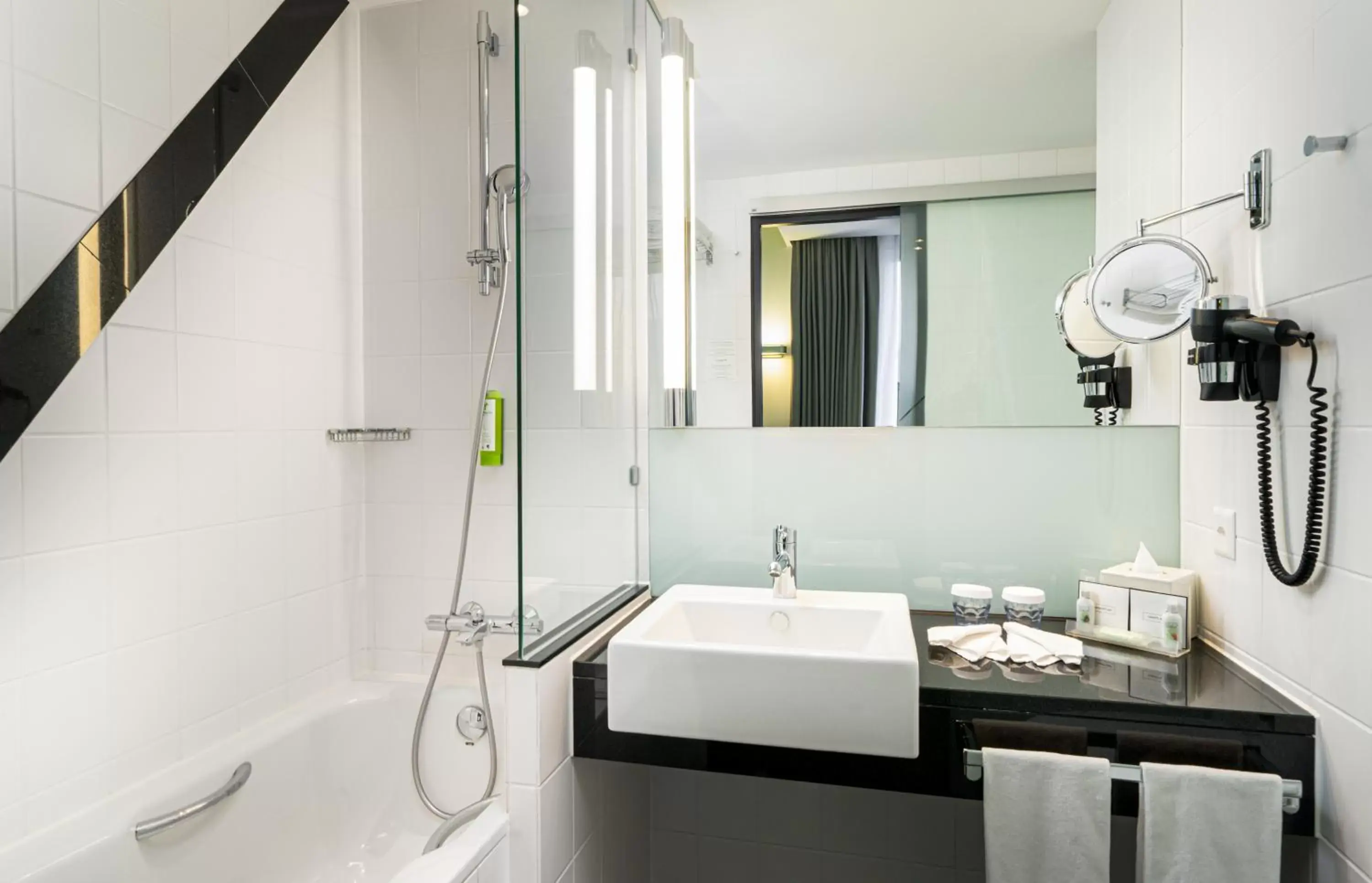 Premium Corner King Room in Holiday Inn Zürich Messe by IHG Premium Corner King Room in Holiday Inn Zürich Messe by IHG