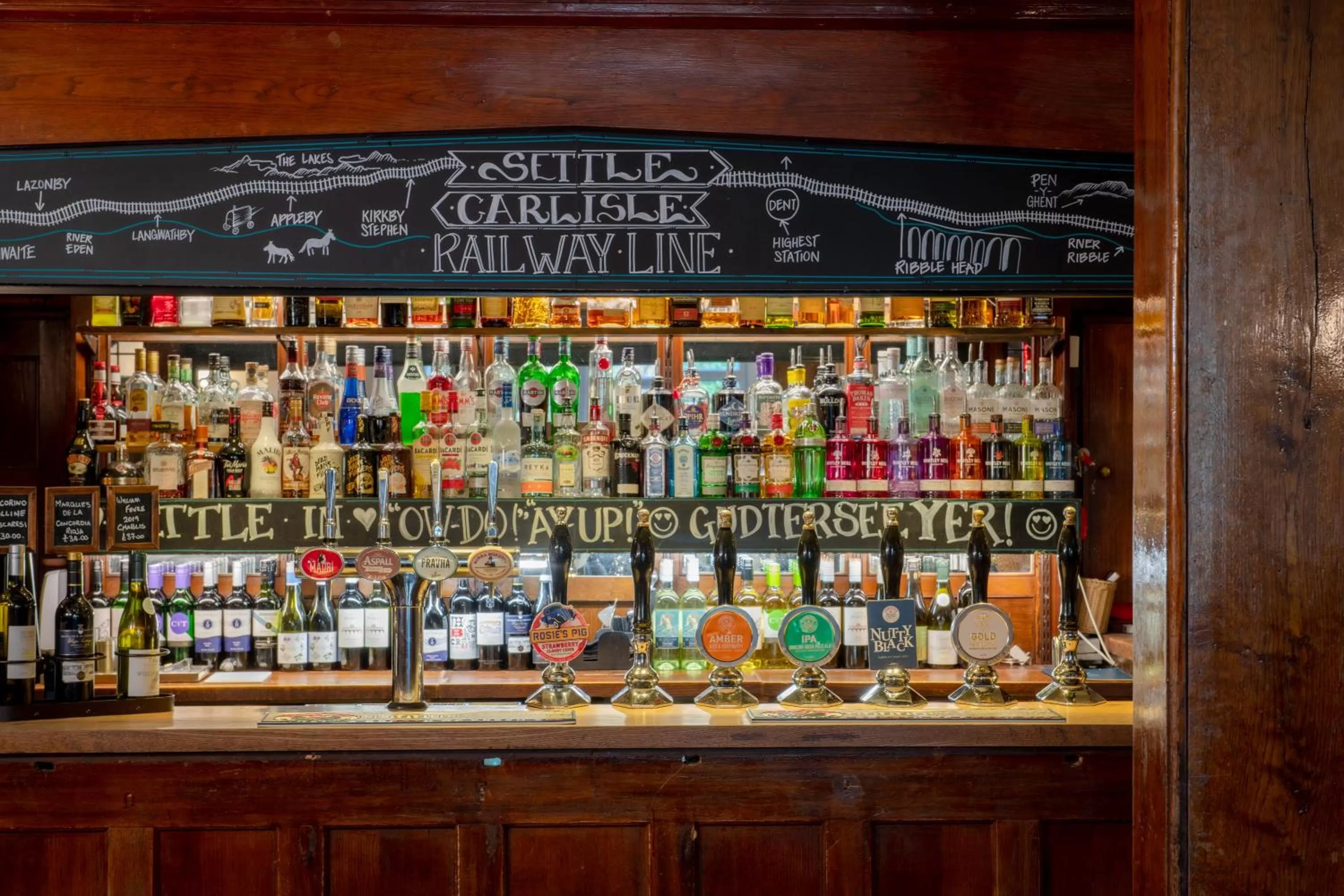 Lounge or bar in The Golden Lion at Settle