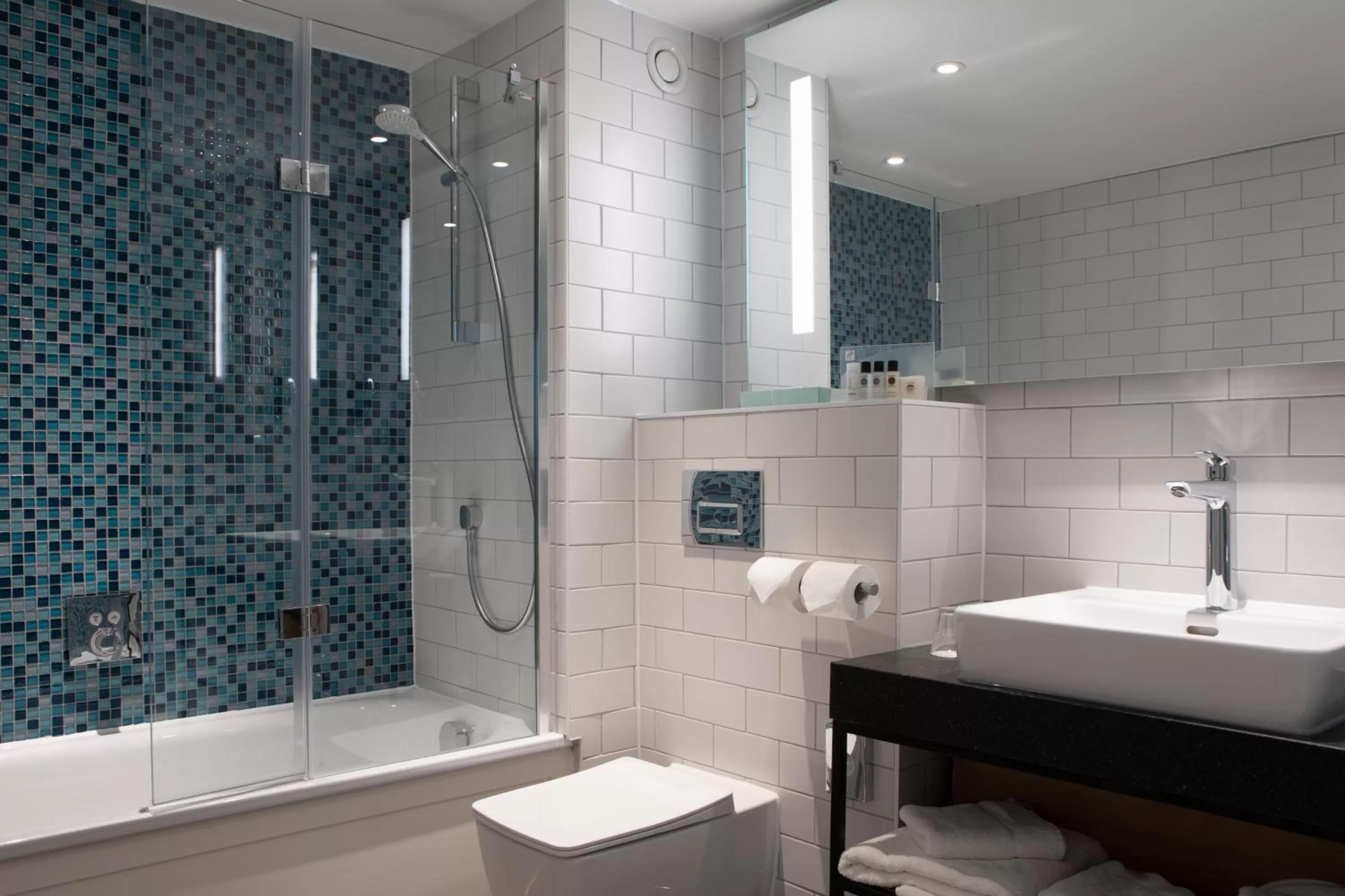 Photo of the whole room in Holiday Inn Bolton Centre by IHG