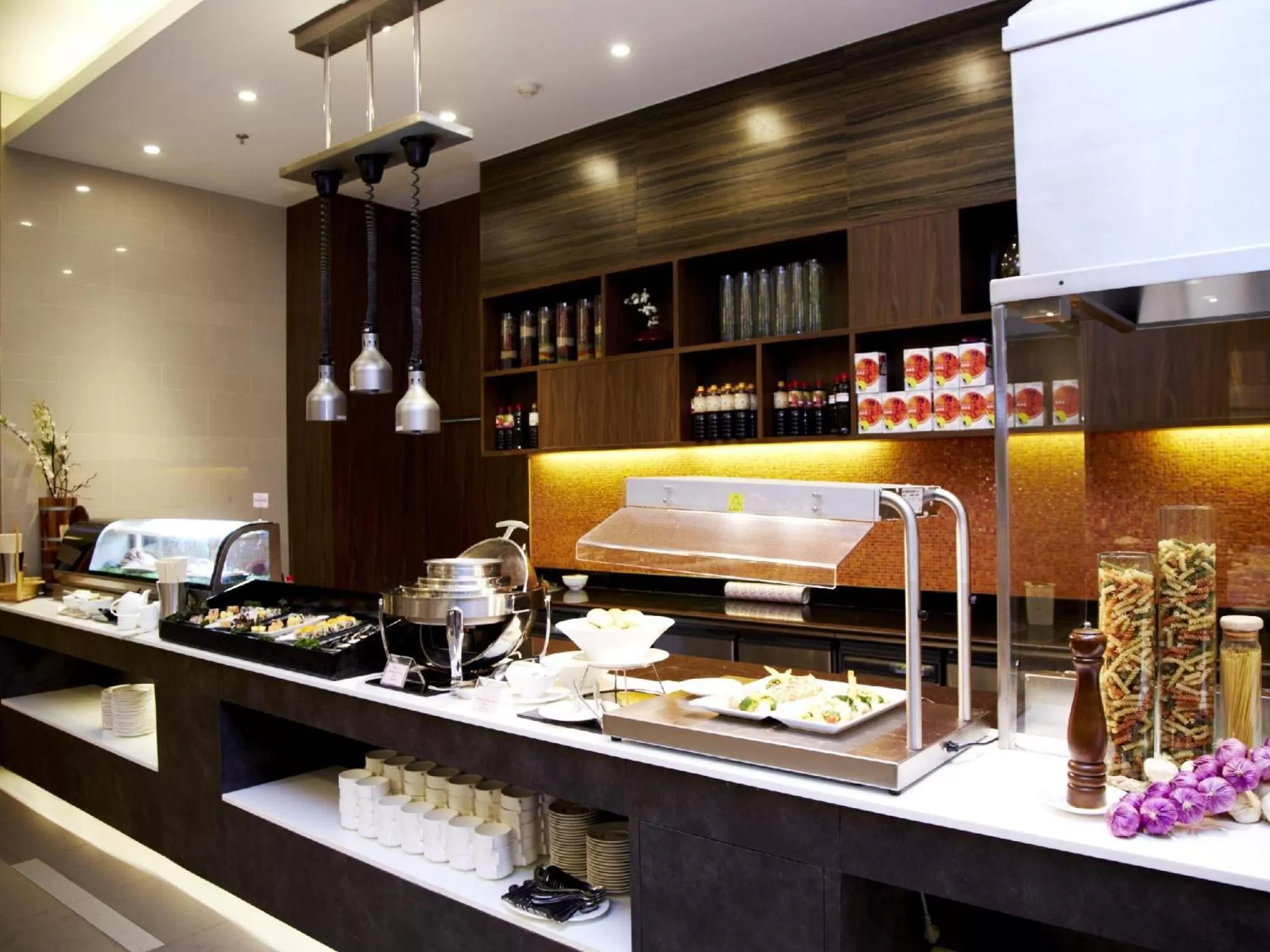 Kitchen or kitchenette in Maple Hotel