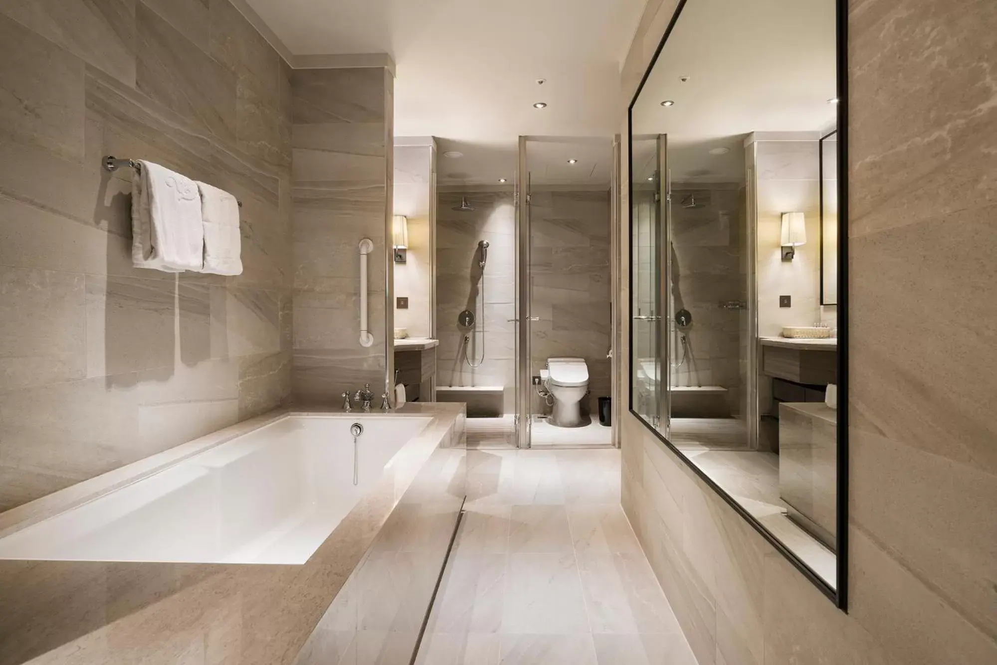 Deluxe Double Room in HUAN Serviced Residence Deluxe Double Room in HUAN Serviced Residence