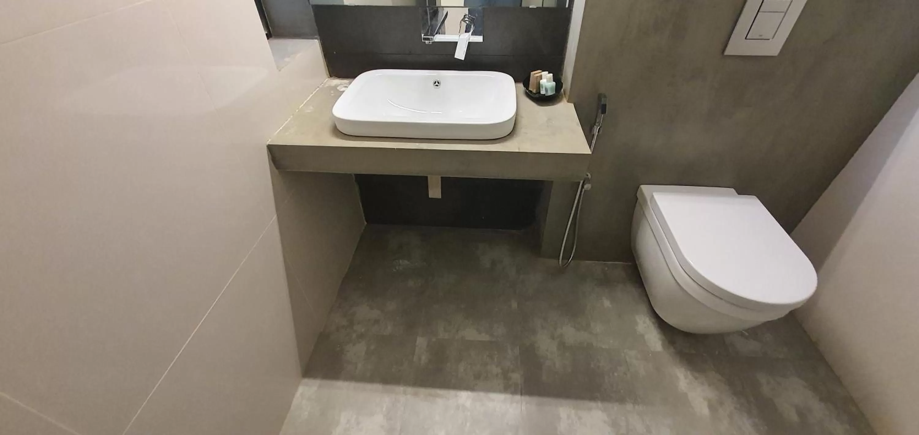 Bathroom in Hotel Kandyan View ''Free pickup from Kandy city''