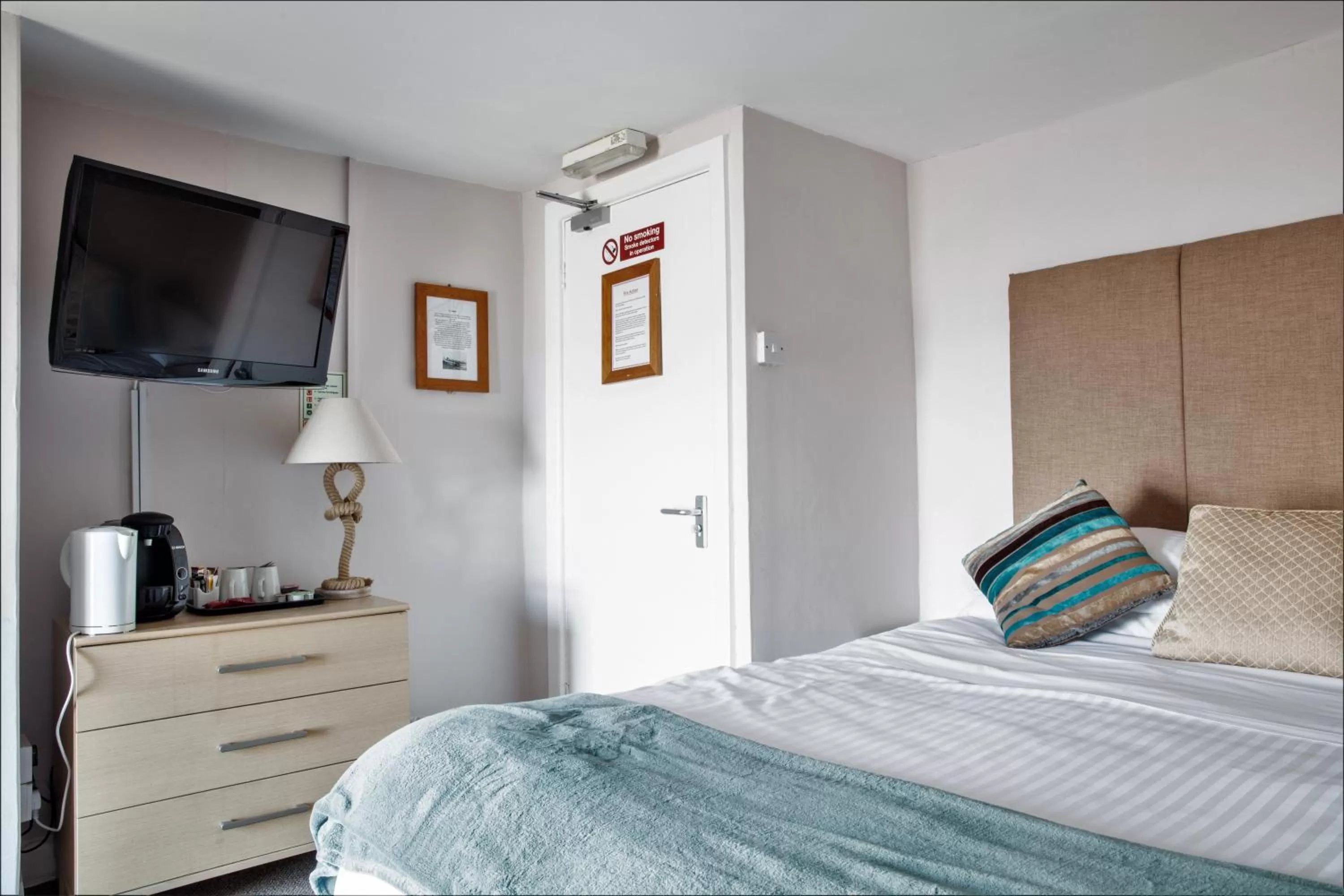 Bed in The Two Lifeboats