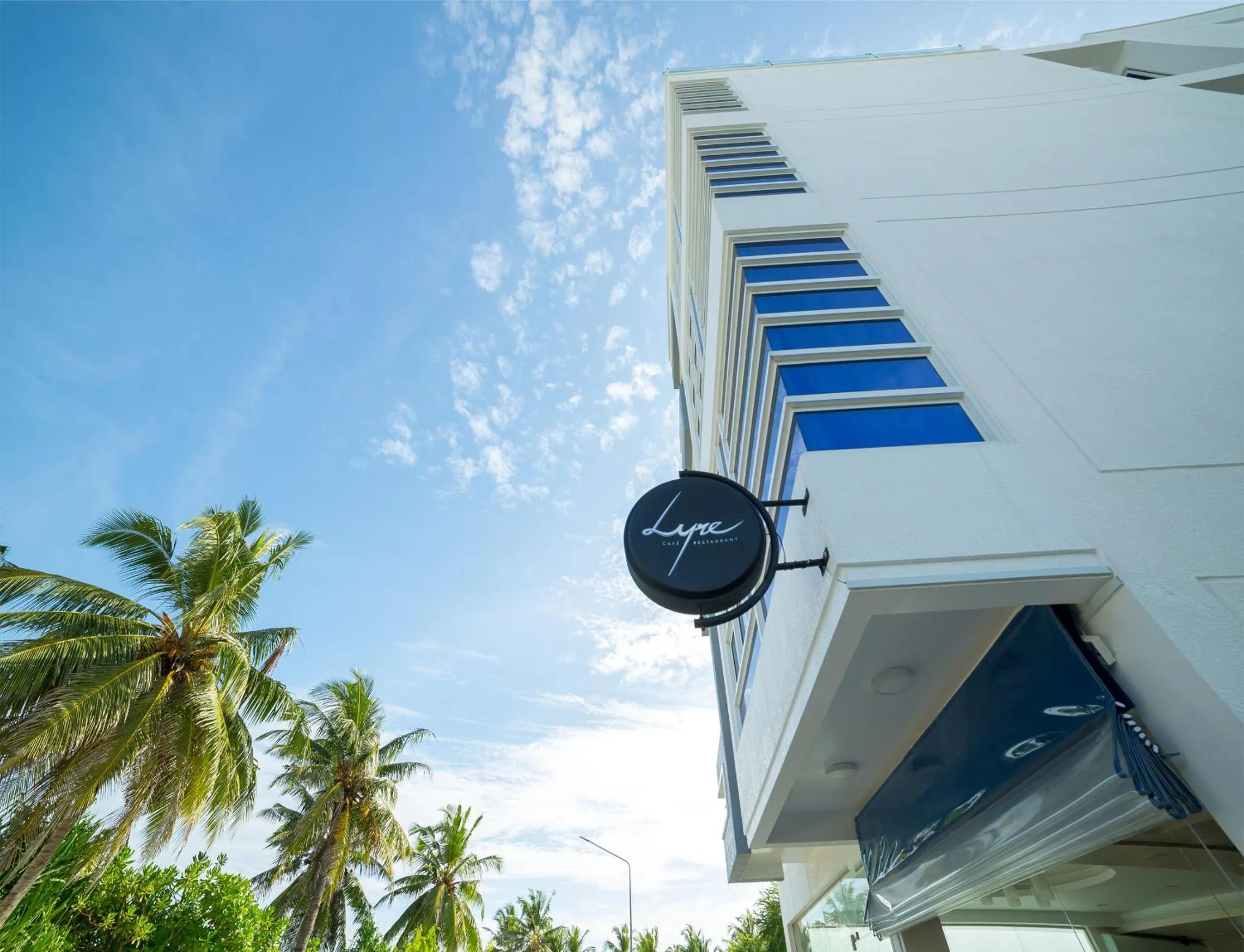 Restaurant/places to eat, Property Building in The White Harp Beach Hotel