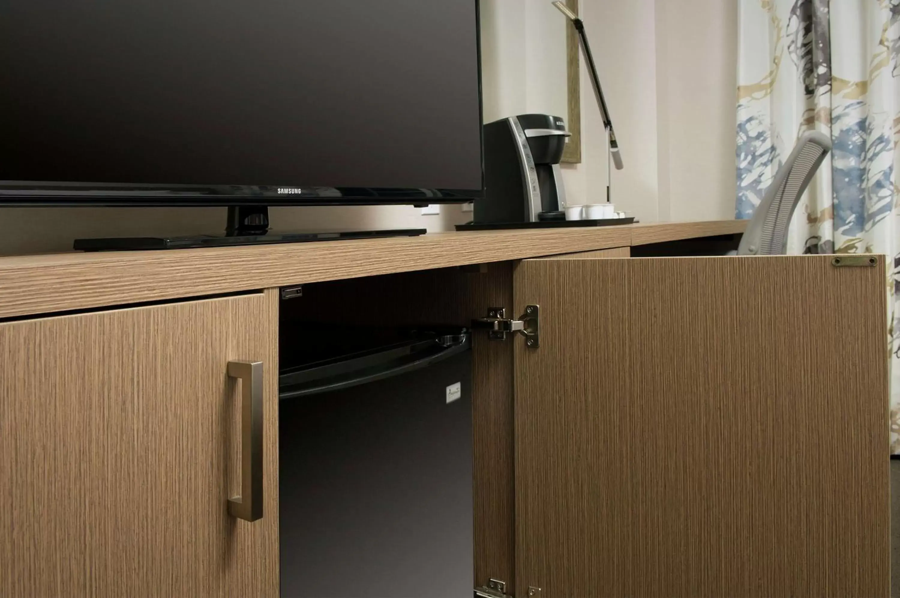 King Room with Roll-In Shower - Mobility/Hearing Accessible in Hilton Garden Inn Miami South Beach King Room with Roll-In Shower - Mobility/Hearing Accessible in Hilton Garden Inn Miami South Beach