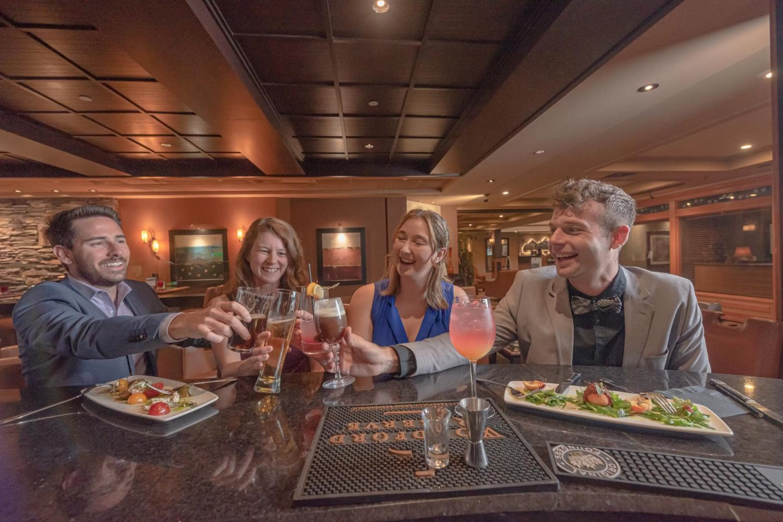 Lounge or bar in Banff Park Lodge