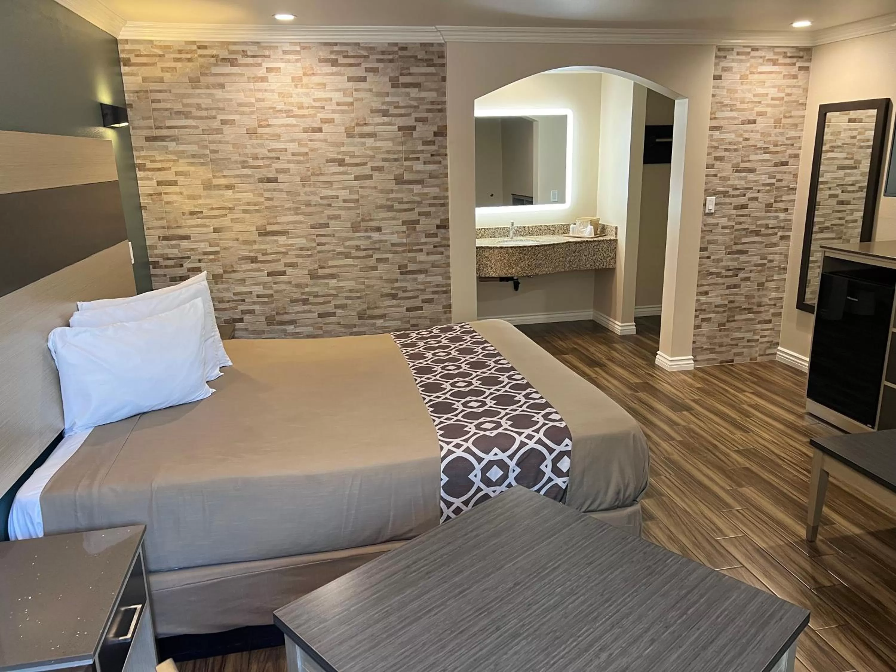 Bedroom, Bed in Walnut Inn & Suites West Covina