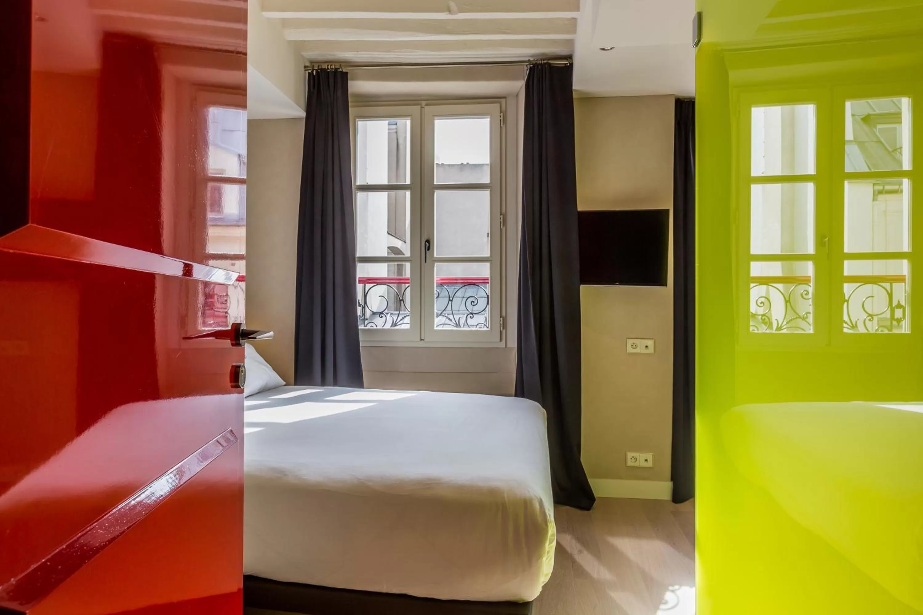 Bedroom, Bed in Hôtel de Lille - Saint-Germain des Près