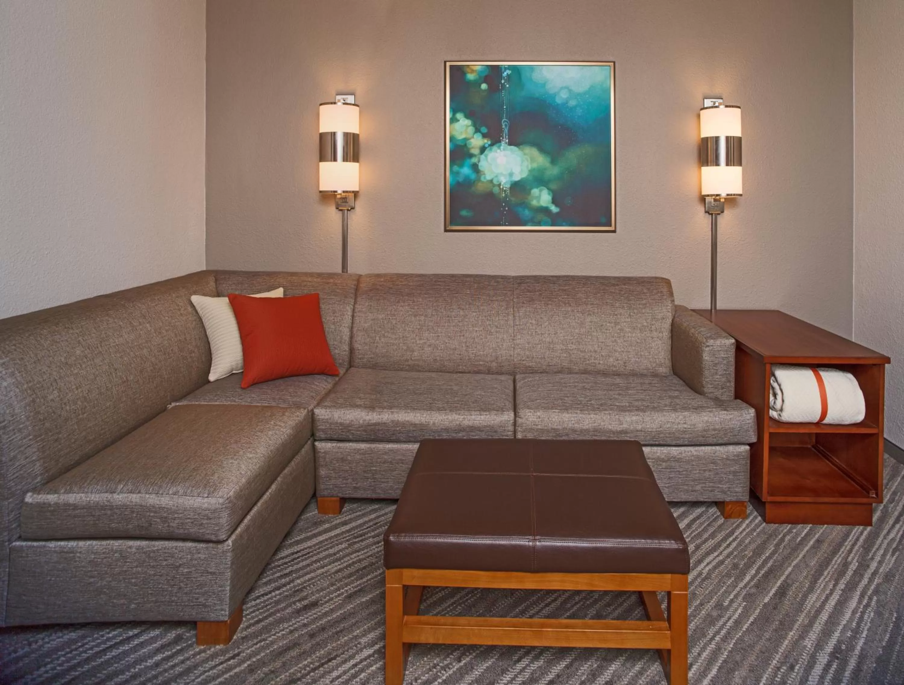 King Room with Sofa Bed and Accessible Tub - Disability Access in Hyatt Place Cincinnati Blue Ash
