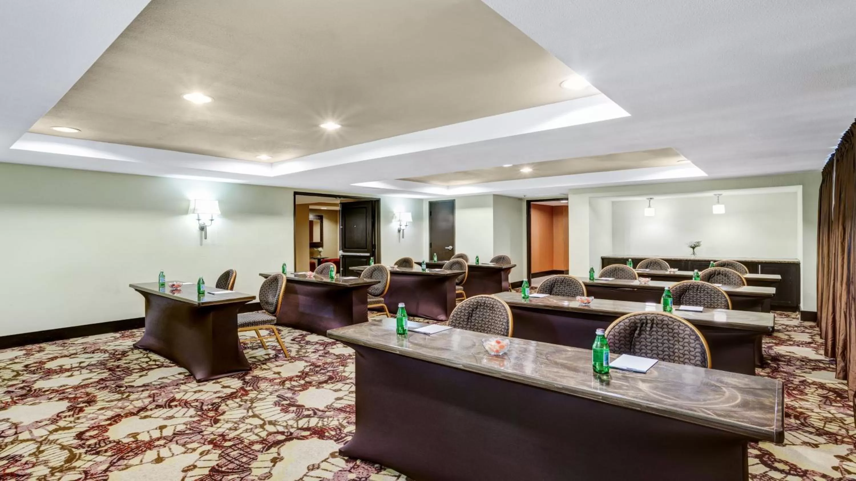 Meeting/conference room in Crowne Plaza Houston Galleria Area by IHG