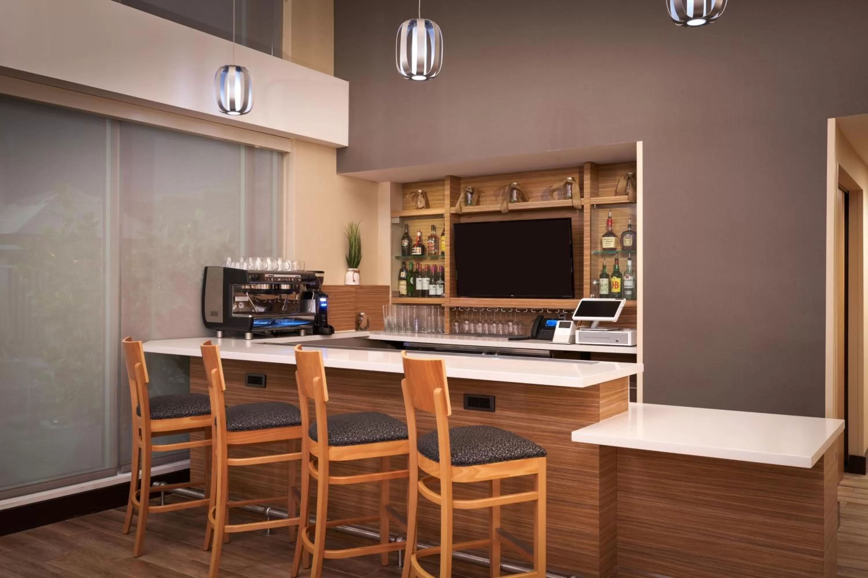 Lounge or bar in TownePlace Suites Miami Kendall West