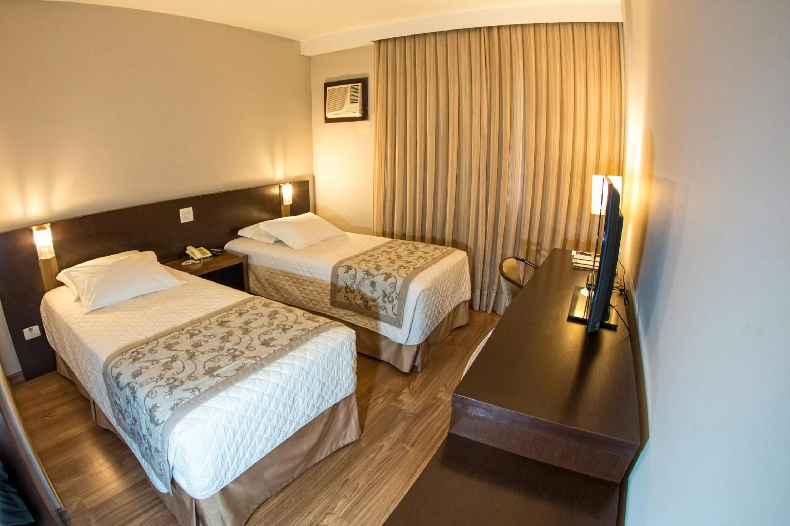 Bedroom, Bed in Hotel Campo Largo Comfort