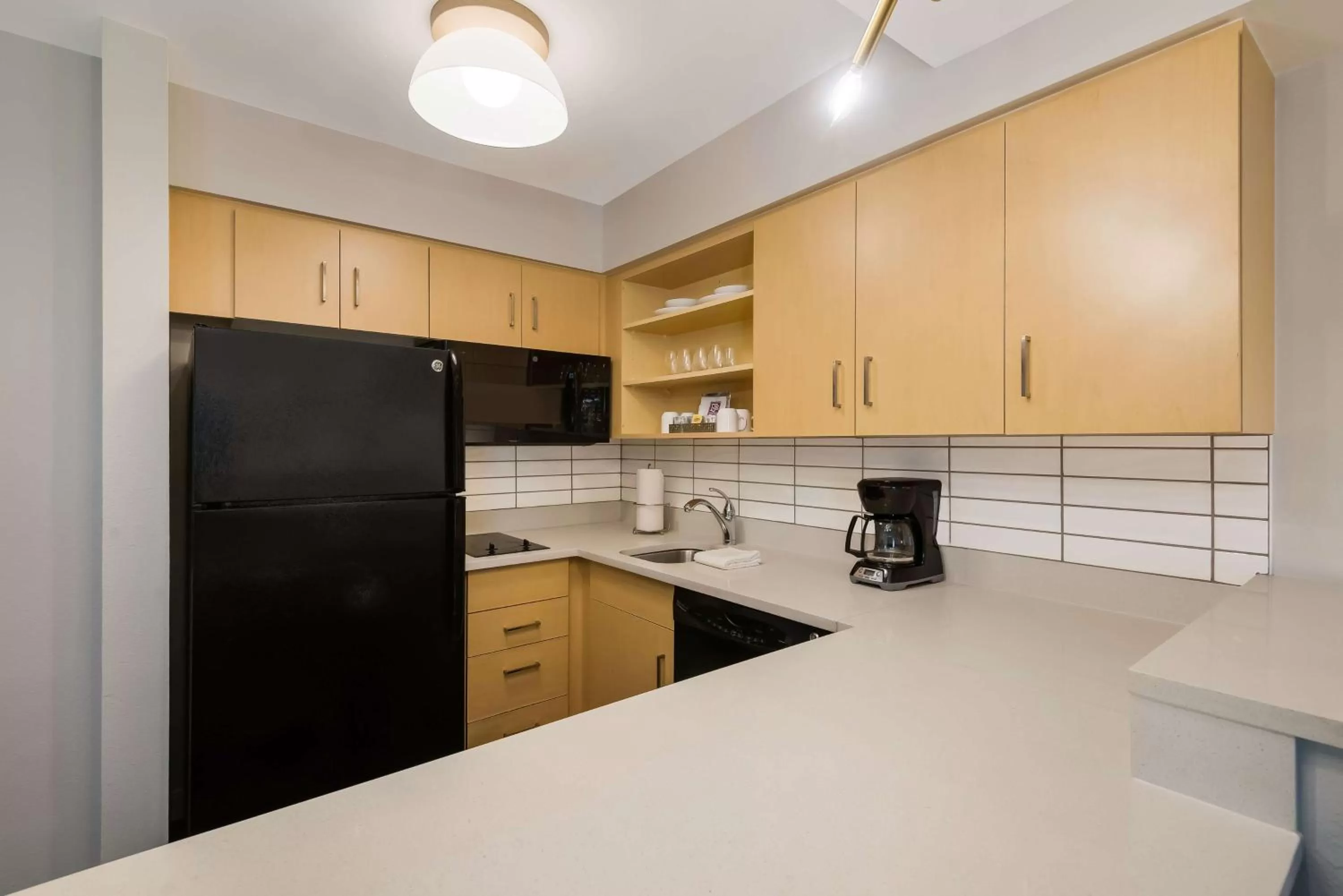 Kitchen or kitchenette in Sonesta ES Suites Andover Boston