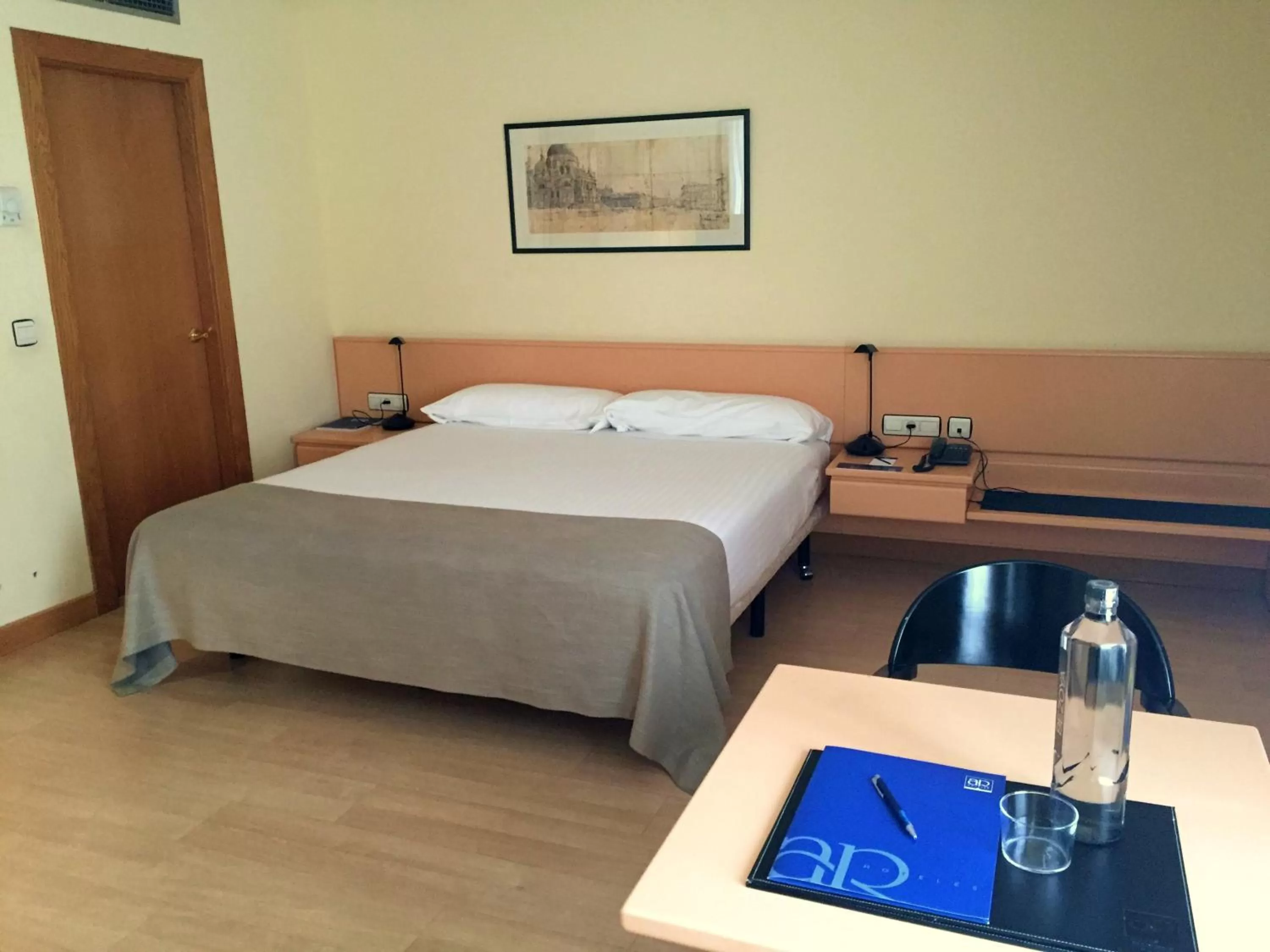 Photo of the whole room, Bed in Parquesur