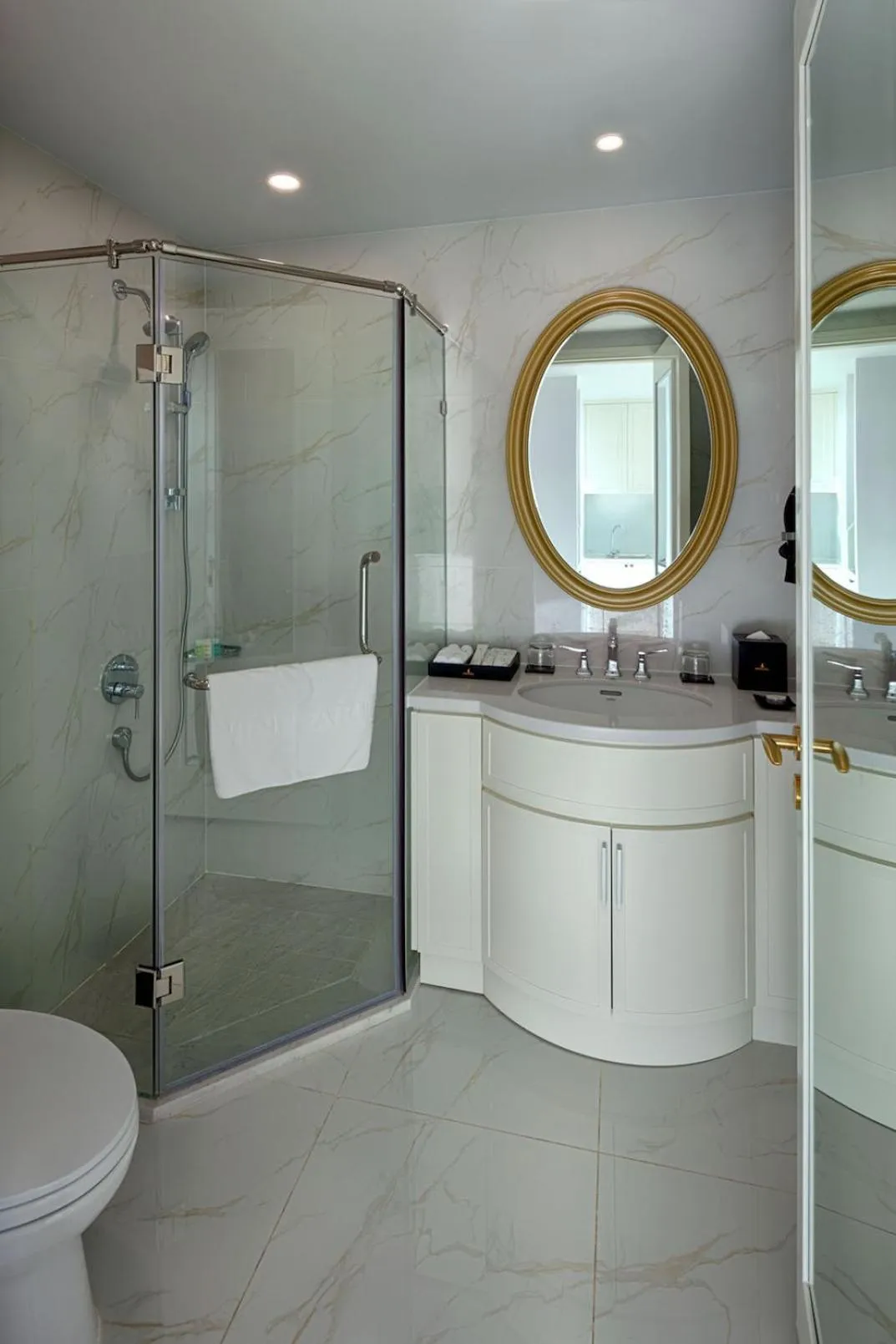 Bathroom in Vinpearl Beachfront Nha Trang