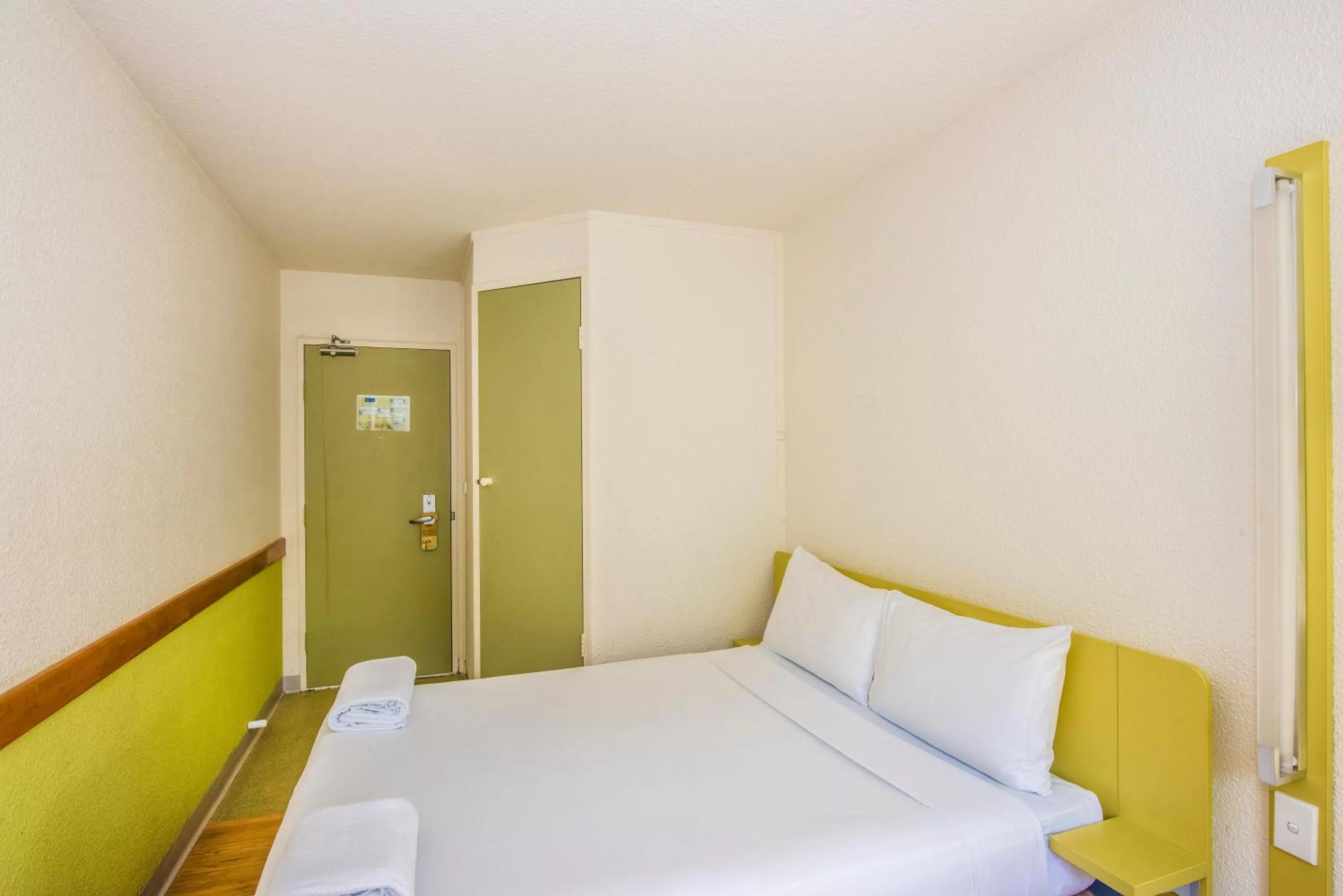 Bed in ibis Budget Canberra